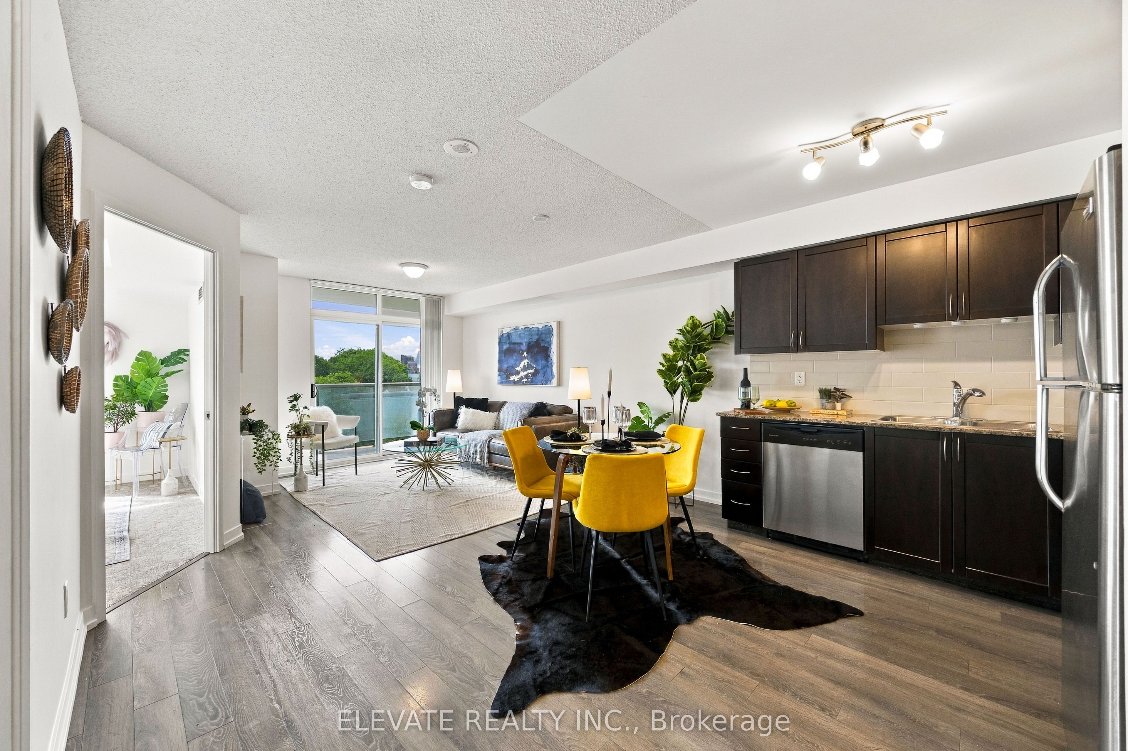 812 Lansdowne Avenue 408 Property Photo 1