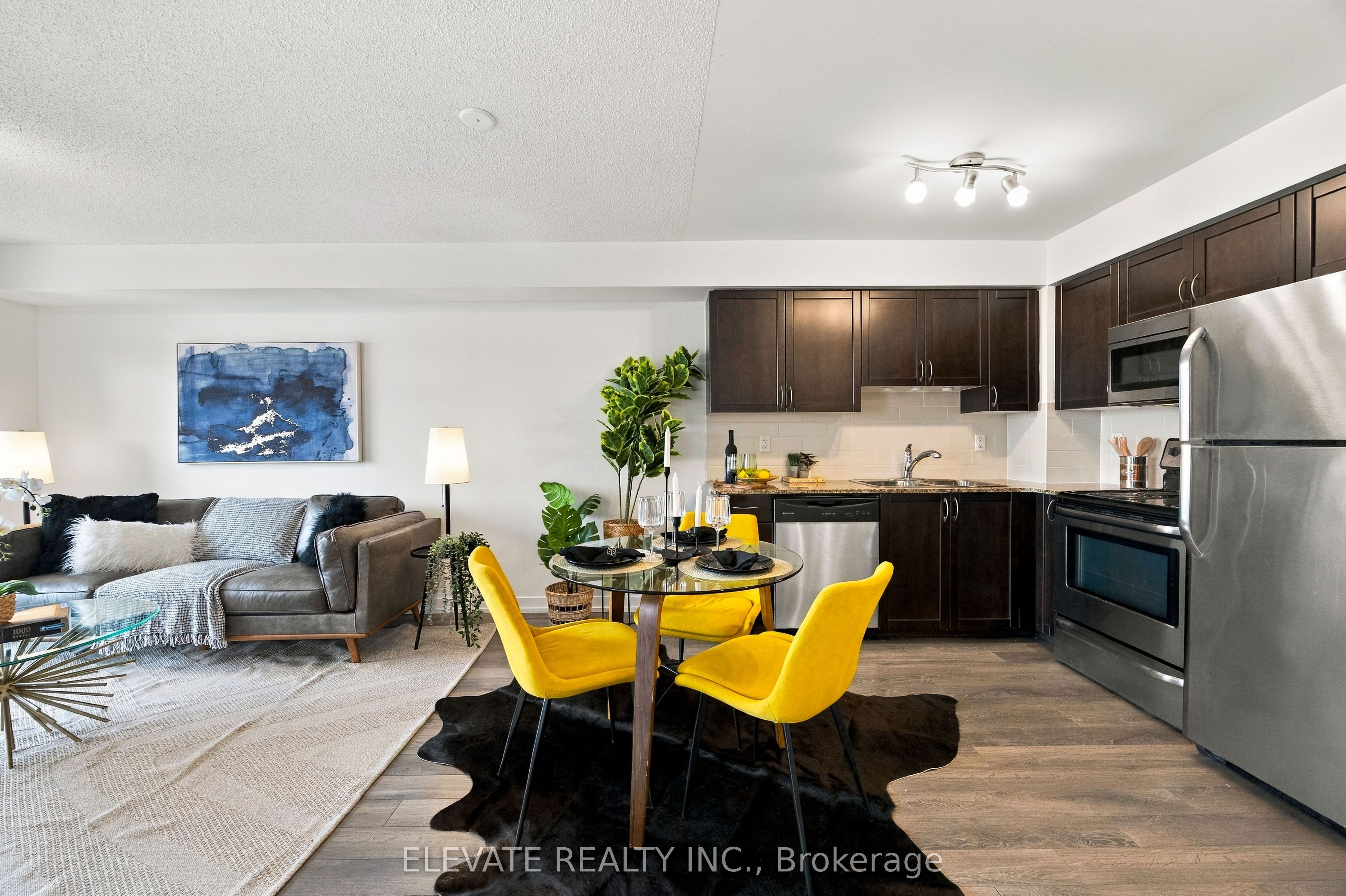 812 Lansdowne Avenue 408 Property Photo 6