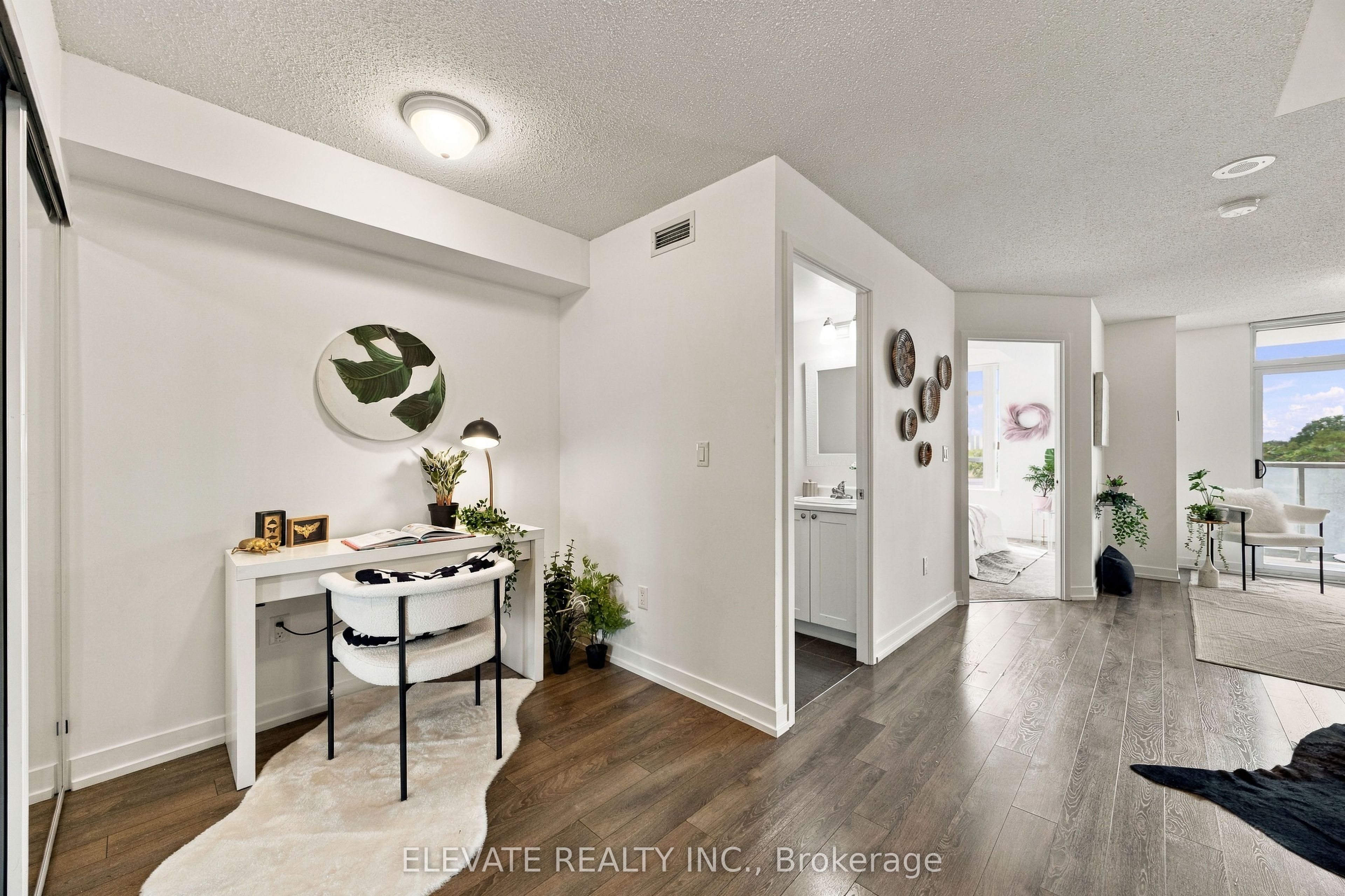 812 Lansdowne Avenue 408 Property Photo 13