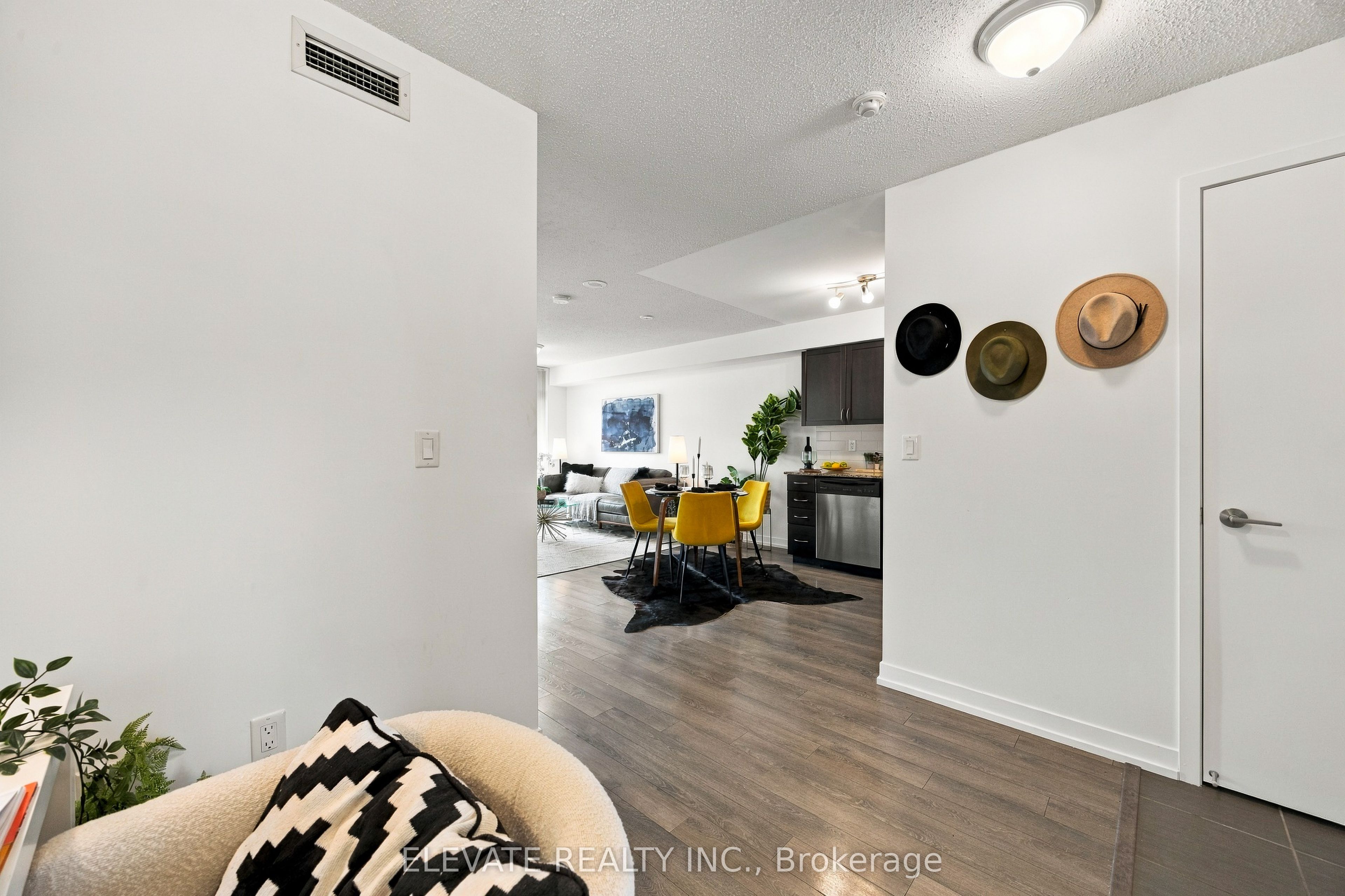 812 Lansdowne Avenue 408 Property Photo 15