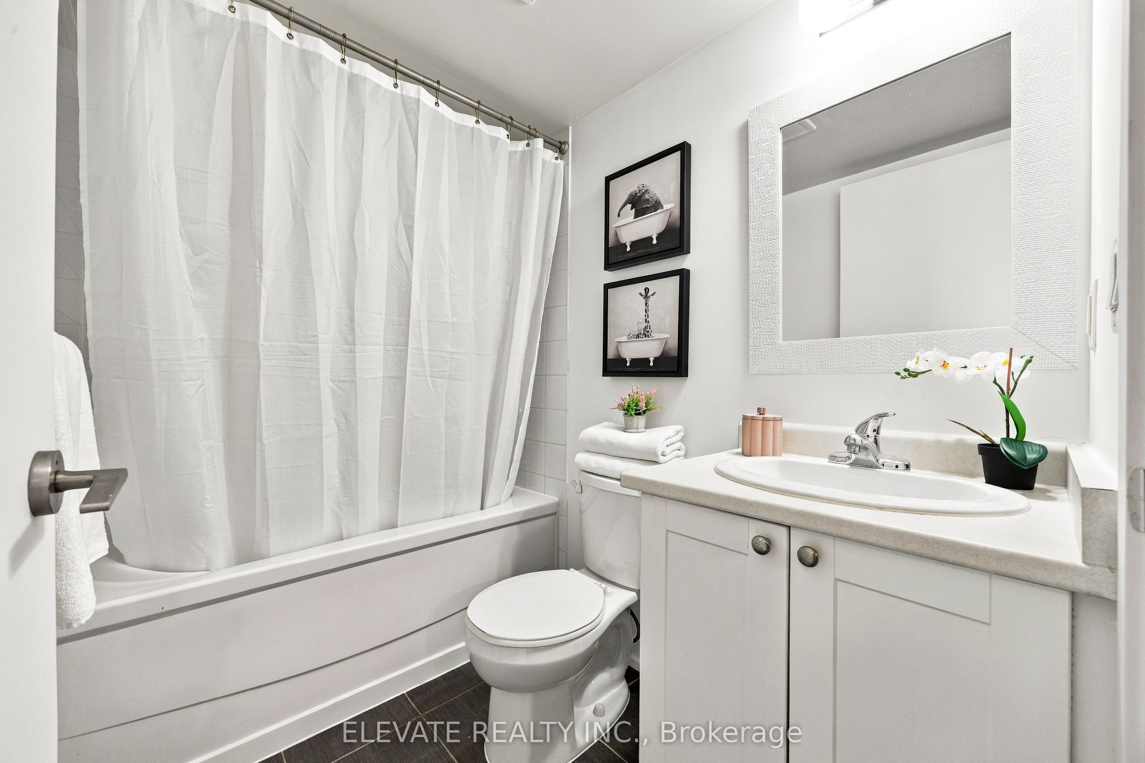 812 Lansdowne Avenue 408 Property Photo 16