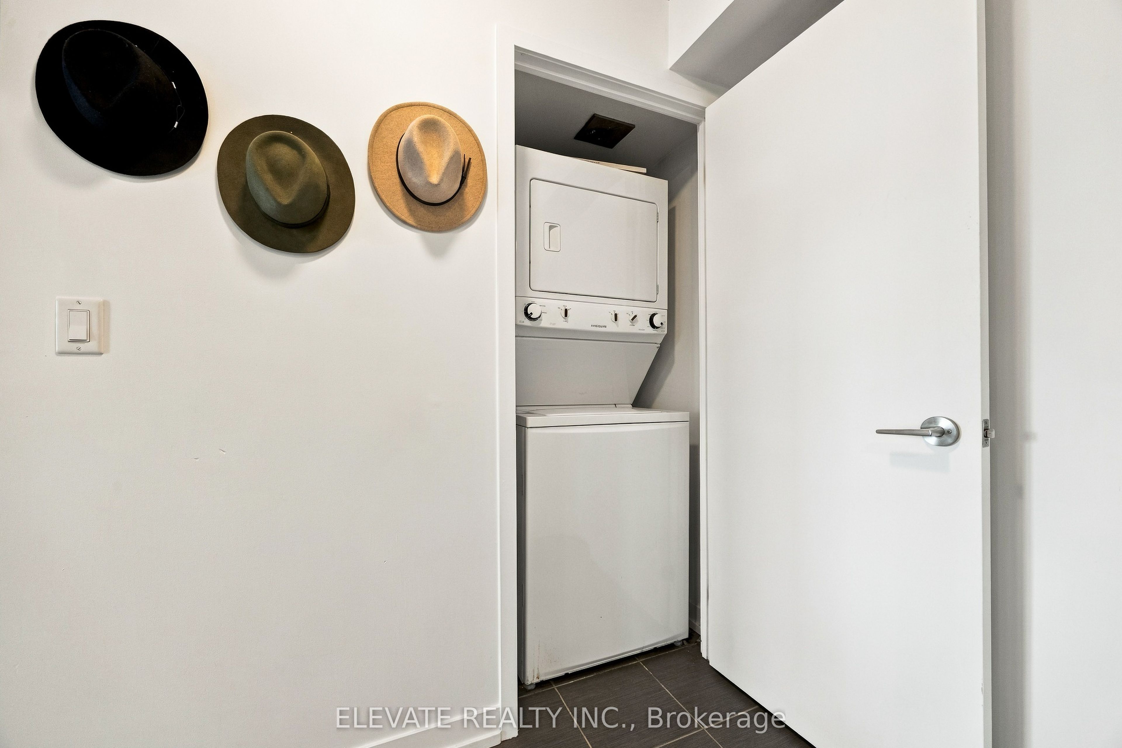 812 Lansdowne Avenue 408 Property Photo 17