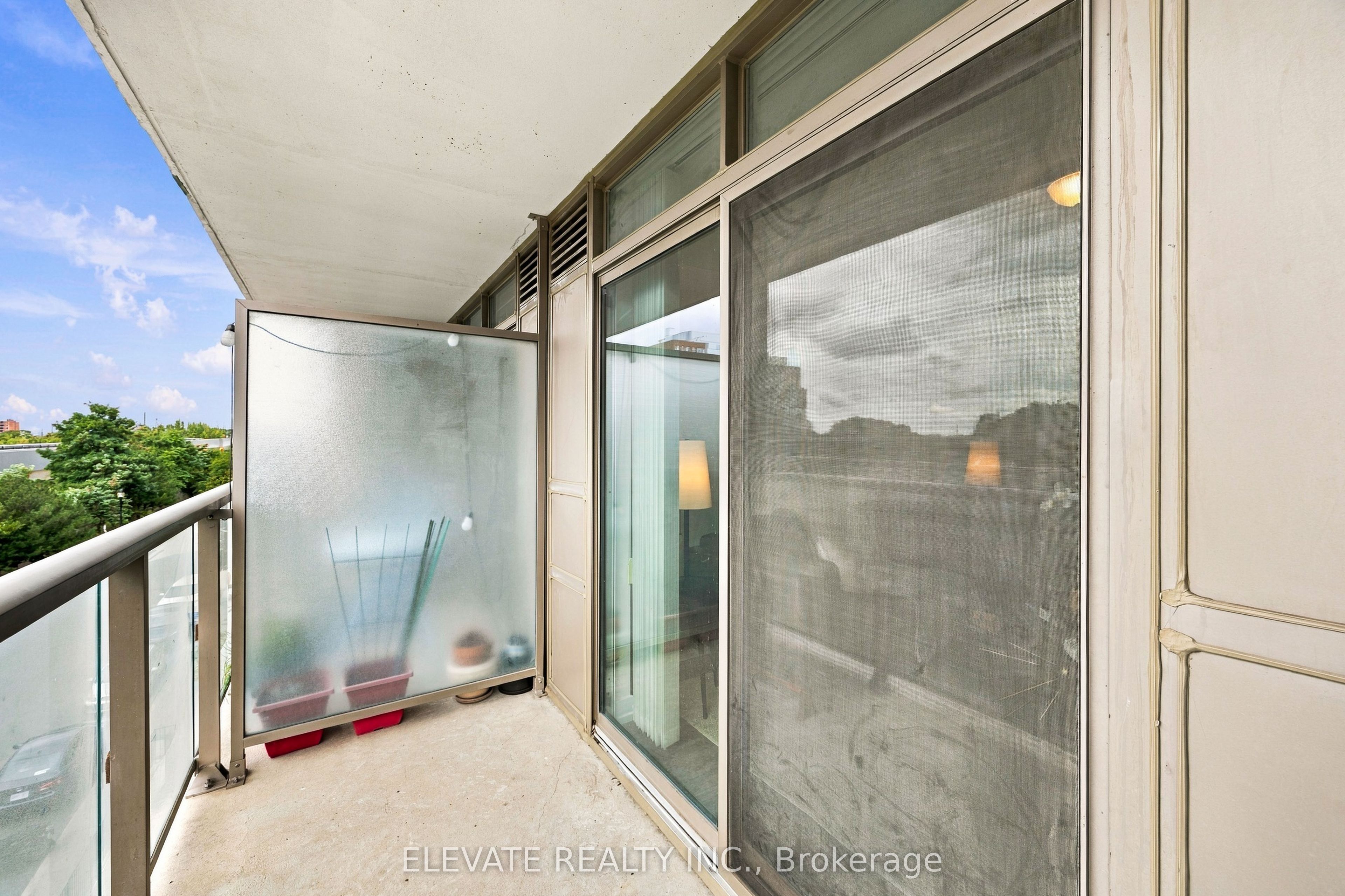 812 Lansdowne Avenue 408 Property Photo 19