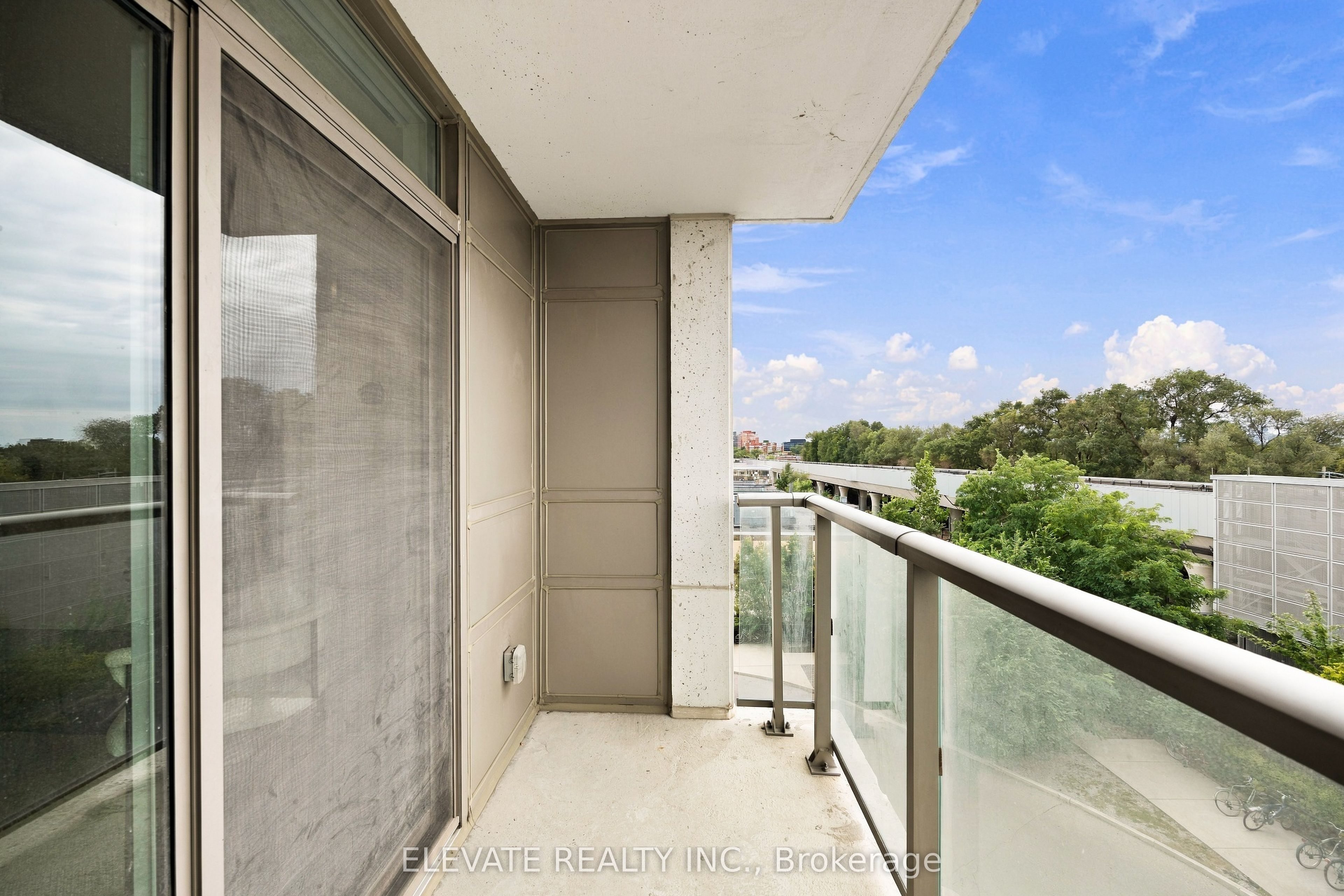 812 Lansdowne Avenue 408 Property Photo 20