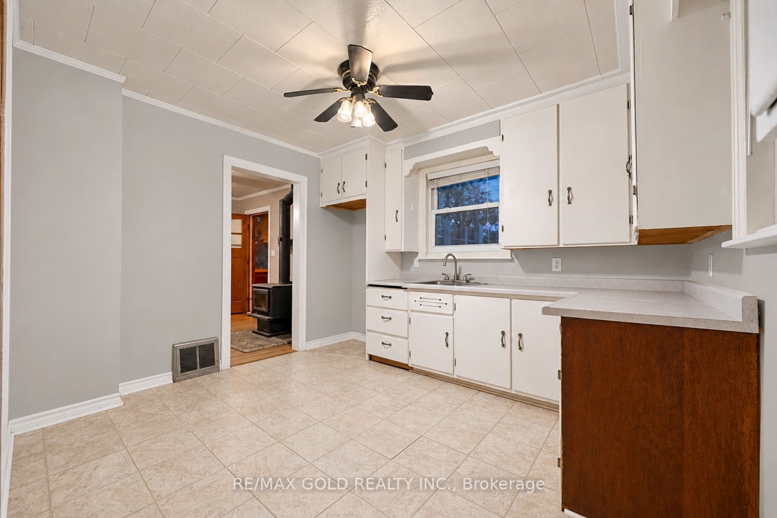 15208 Airport Road Property Photo 11