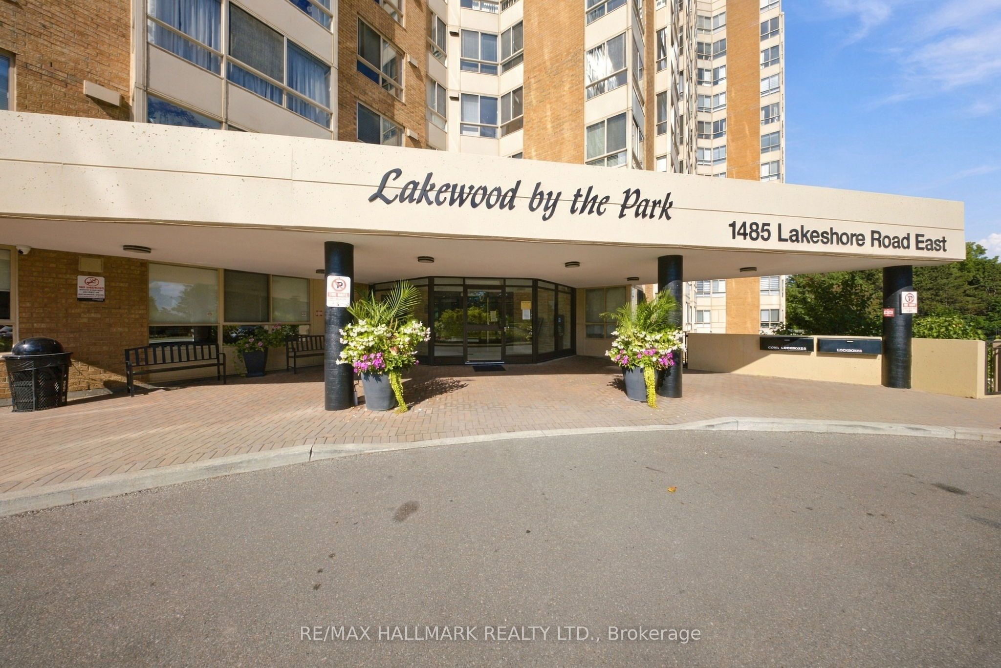 1485 Lakeshore Road E 903 Property Photo 2