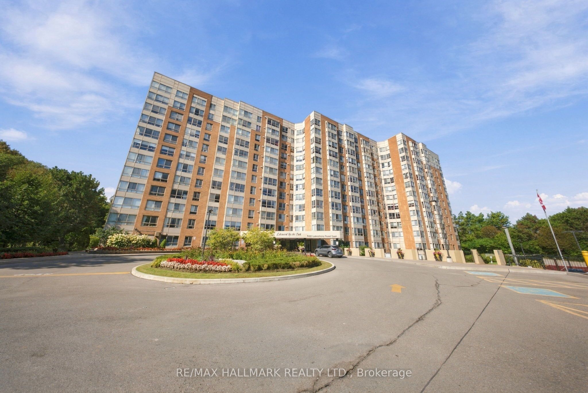 1485 Lakeshore Road E 903 Property Photo 6