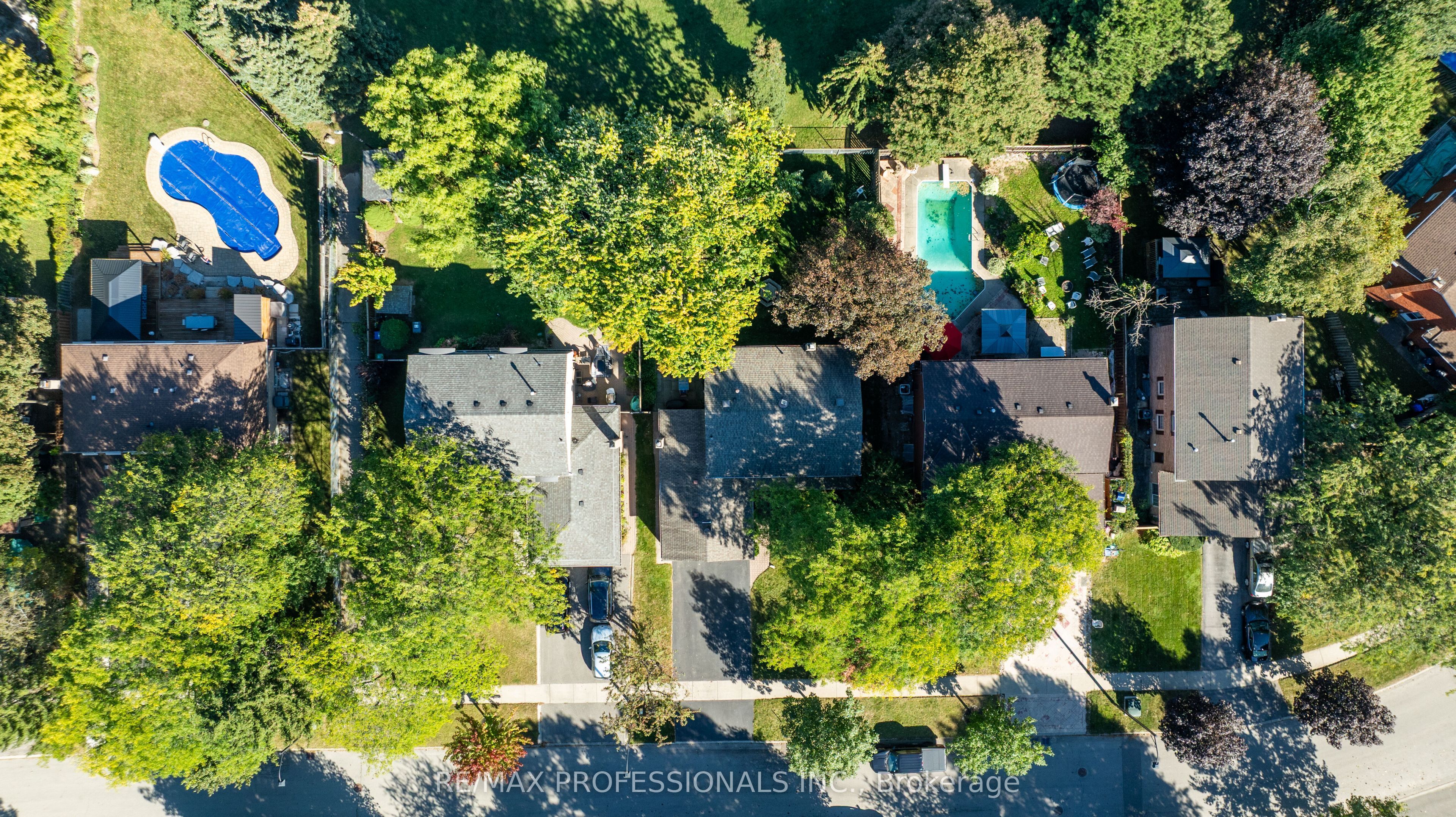 6888 Barrisdale Drive Property Photo 3