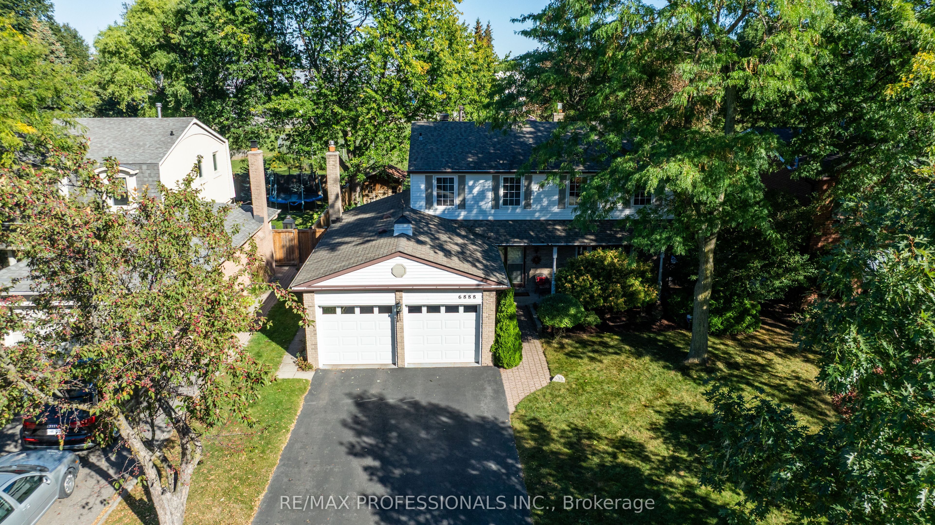 6888 Barrisdale Drive Property Photo 4