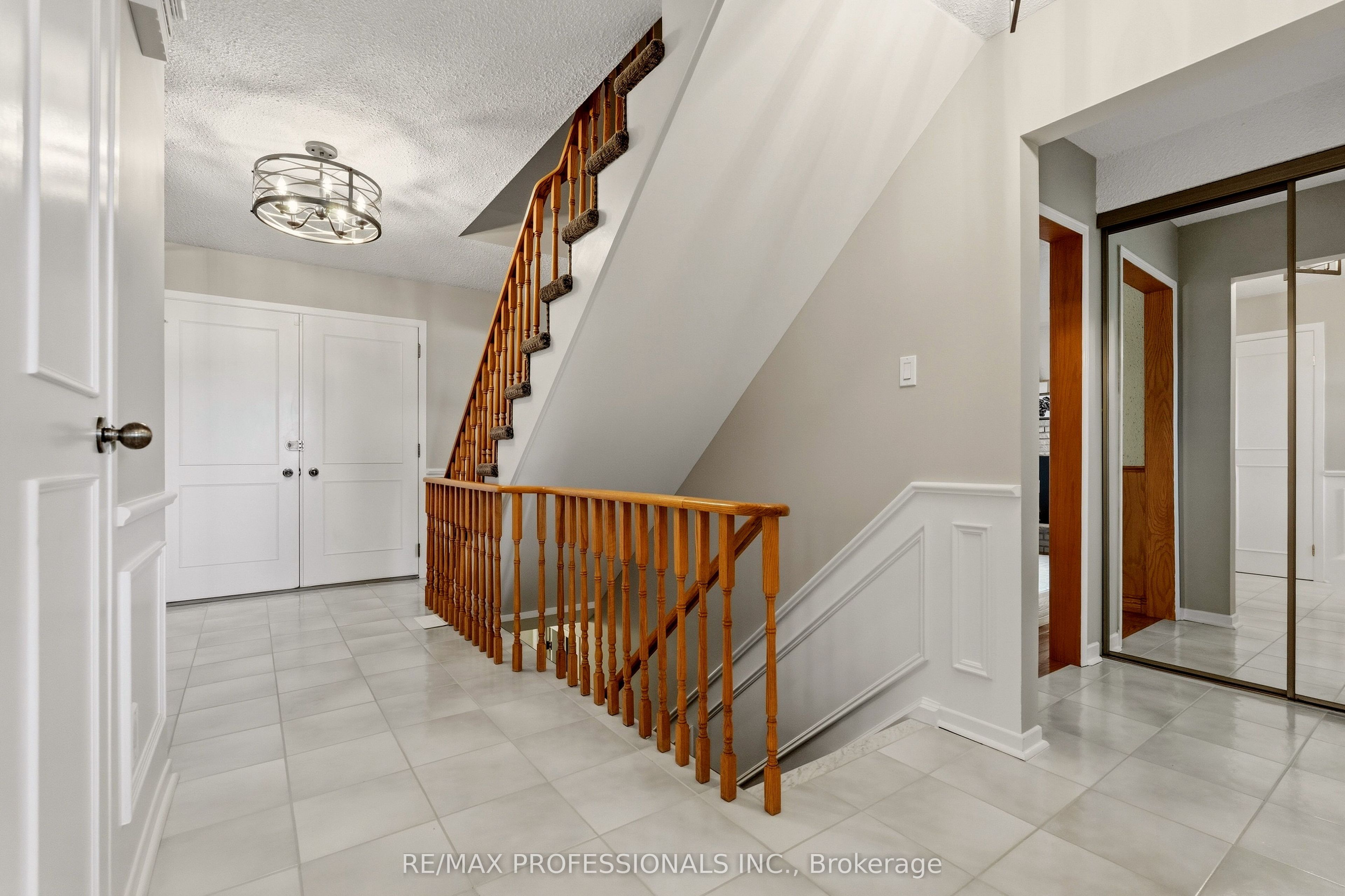 6888 Barrisdale Drive Property Photo 8