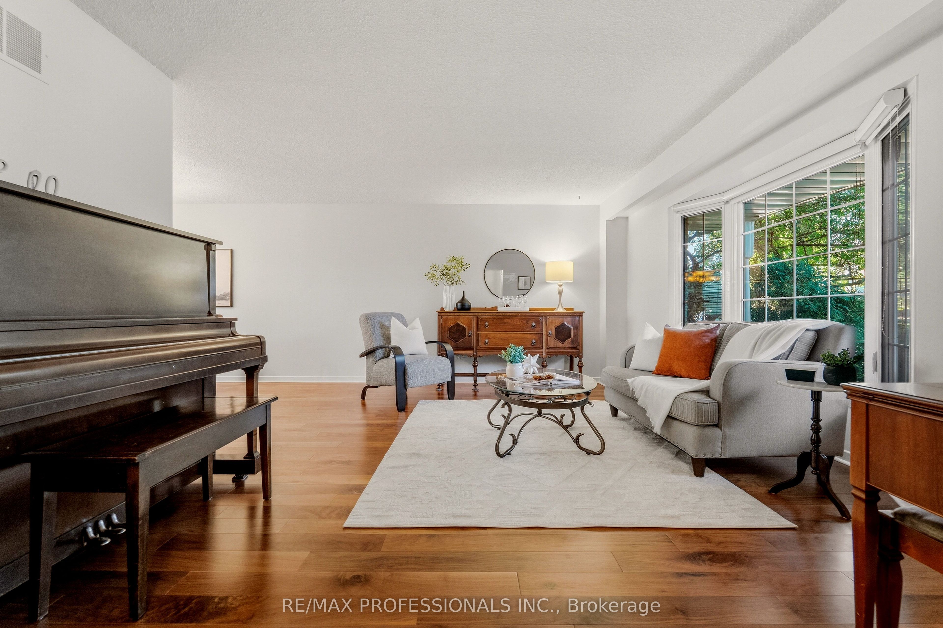 6888 Barrisdale Drive Property Photo 10