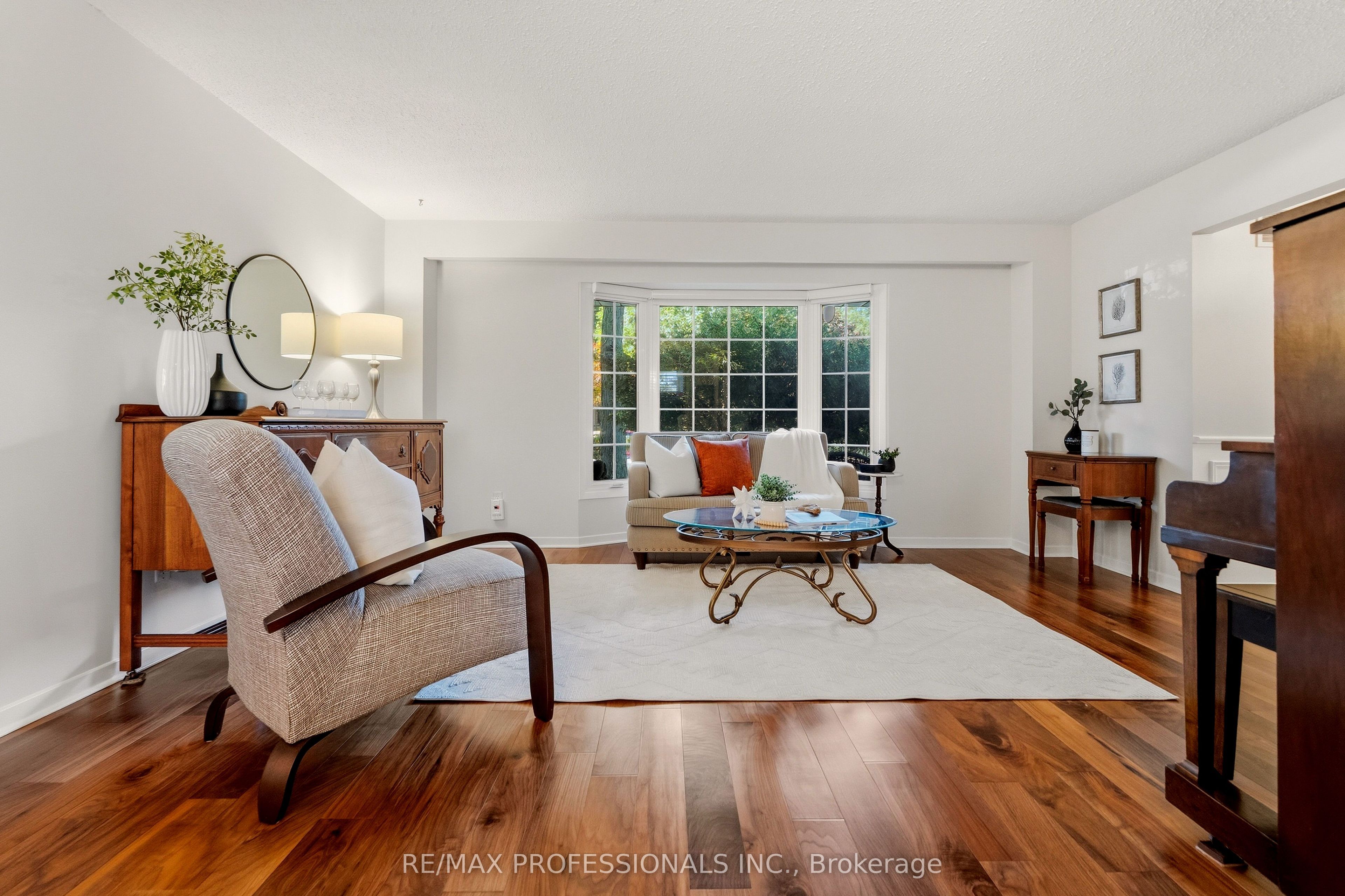 6888 Barrisdale Drive Property Photo 11