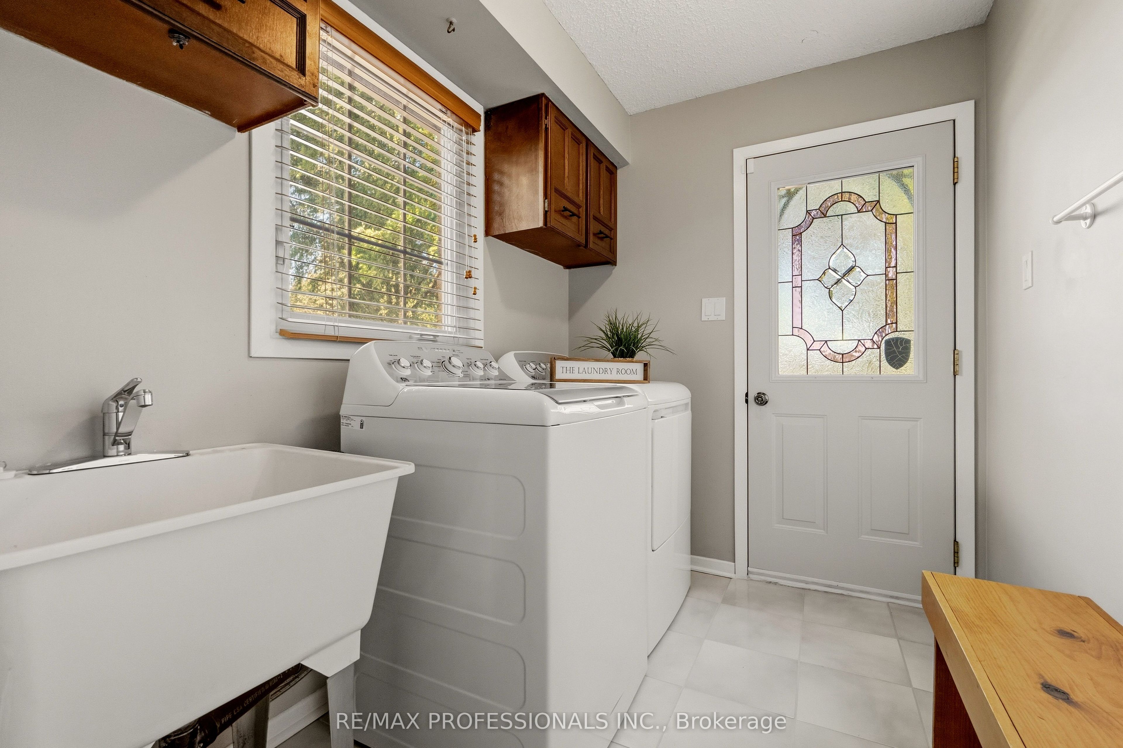 6888 Barrisdale Drive Property Photo 20