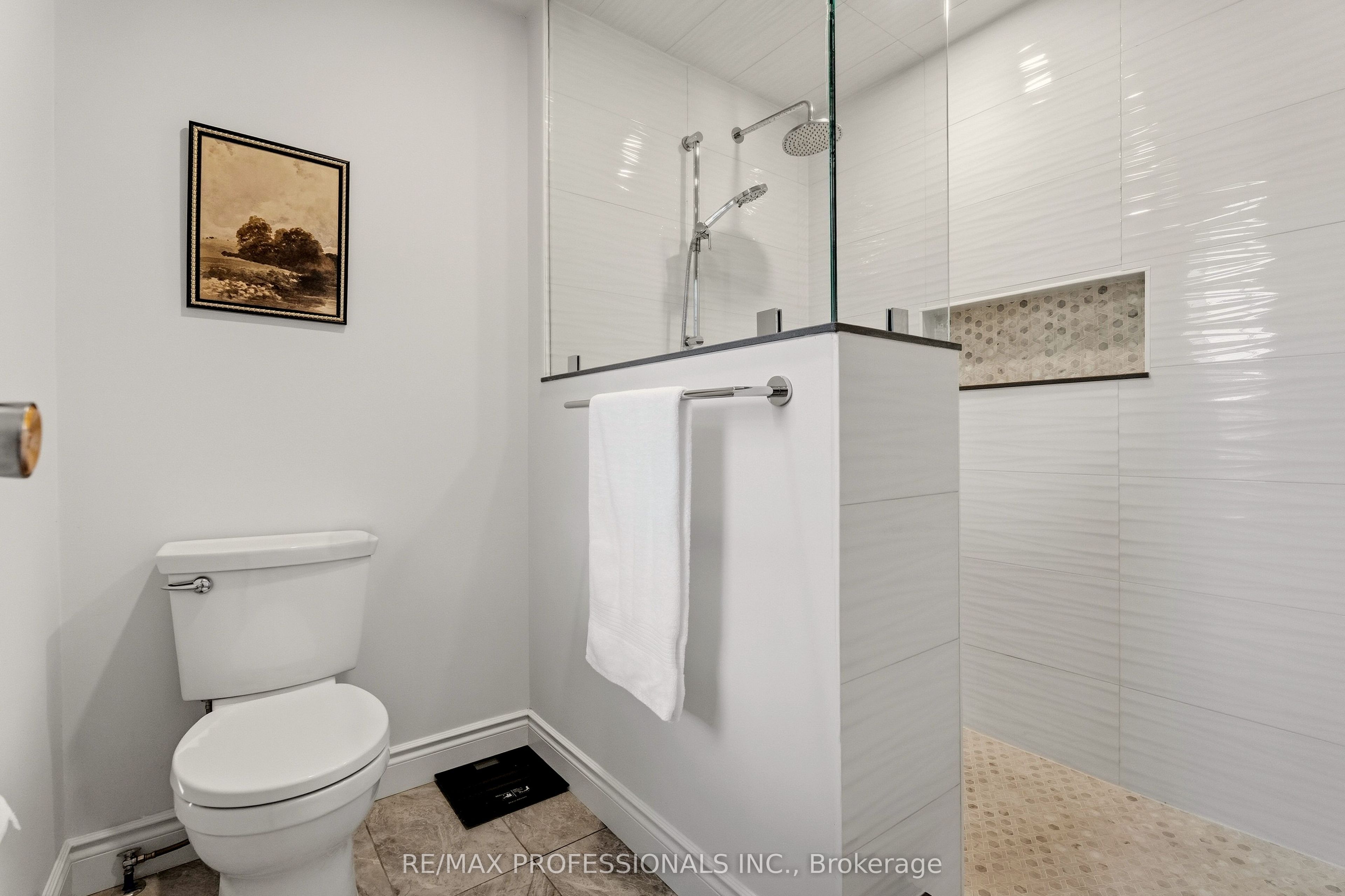 6888 Barrisdale Drive Property Photo 28