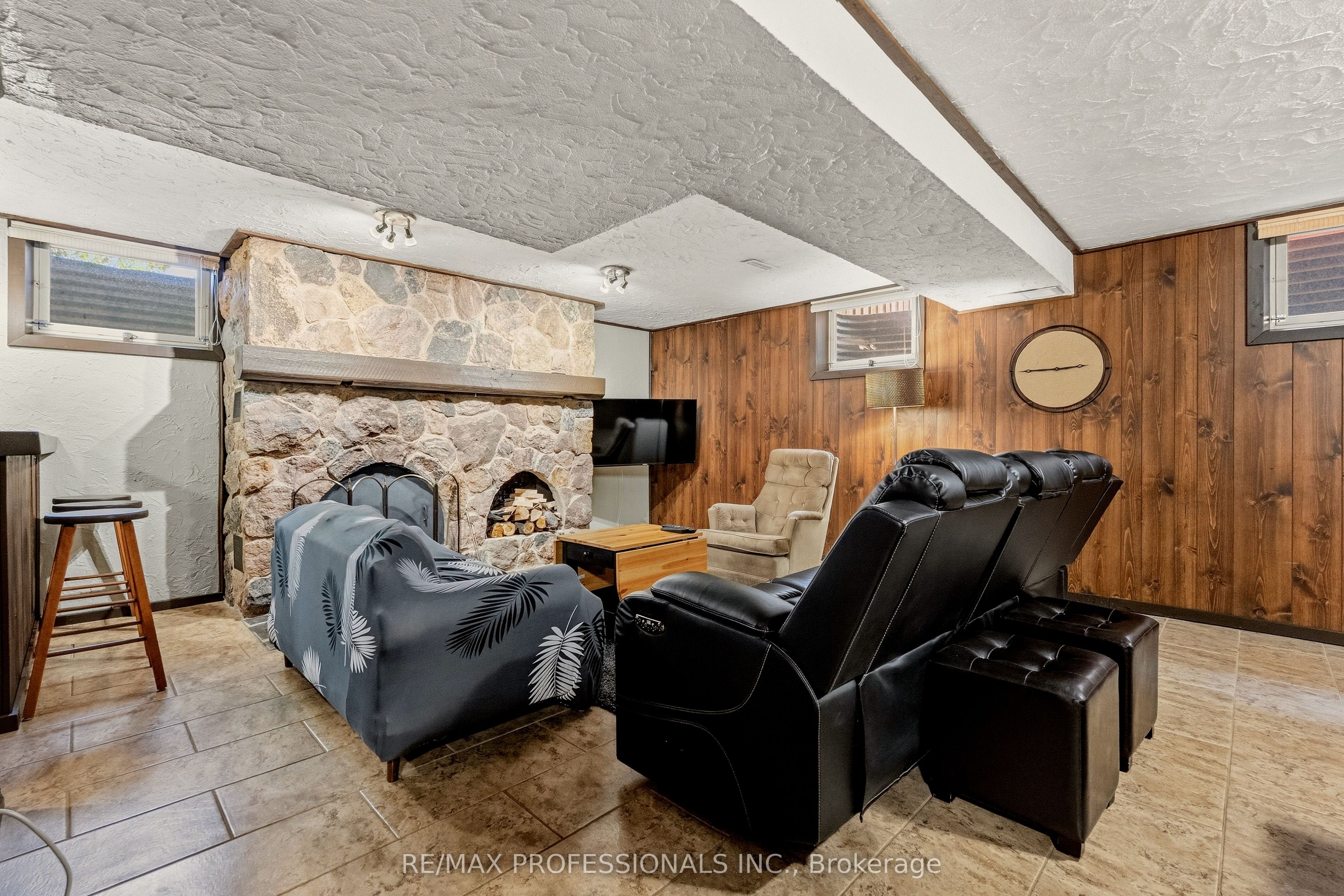 6888 Barrisdale Drive Property Photo 35