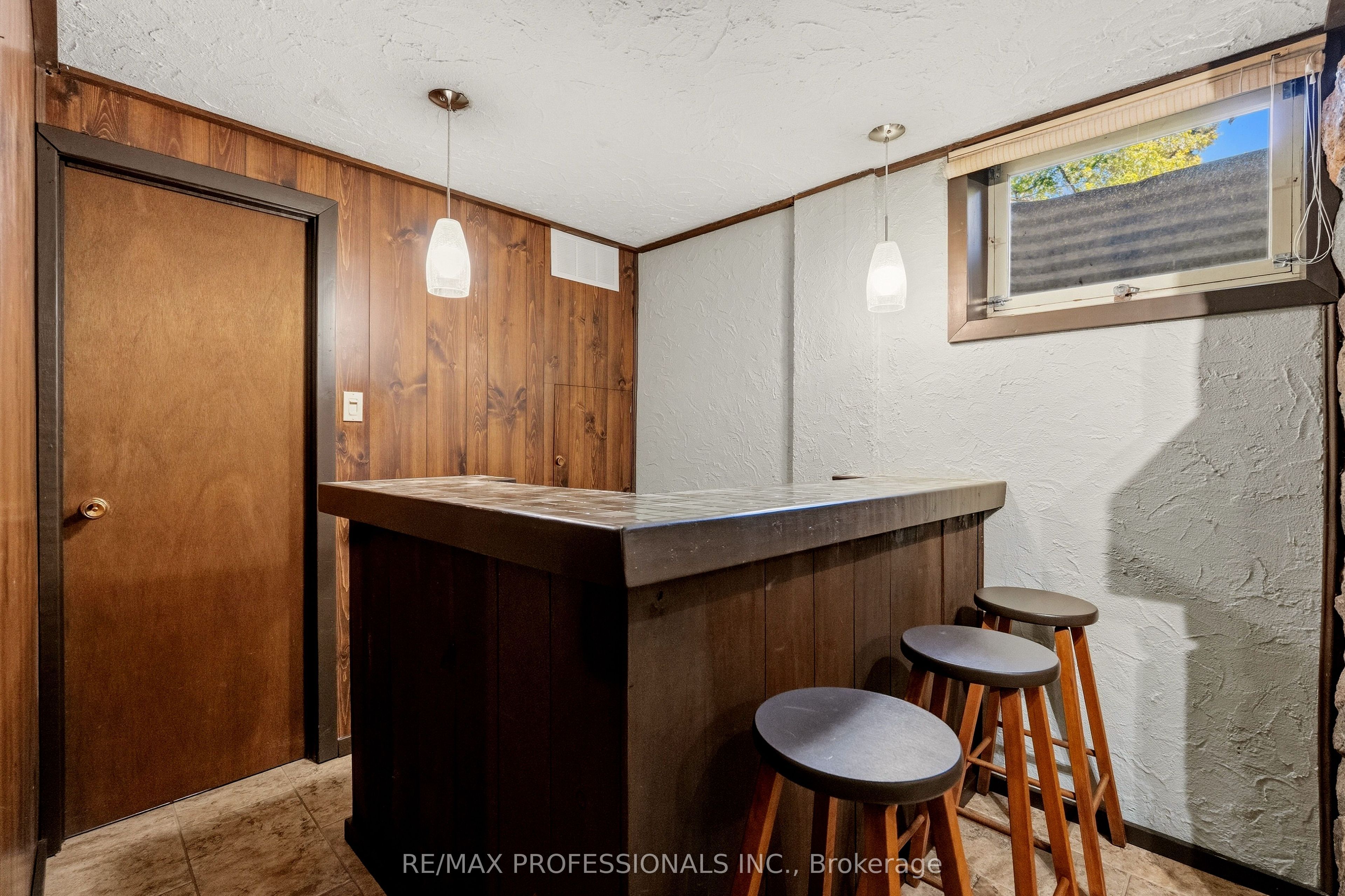6888 Barrisdale Drive Property Photo 37