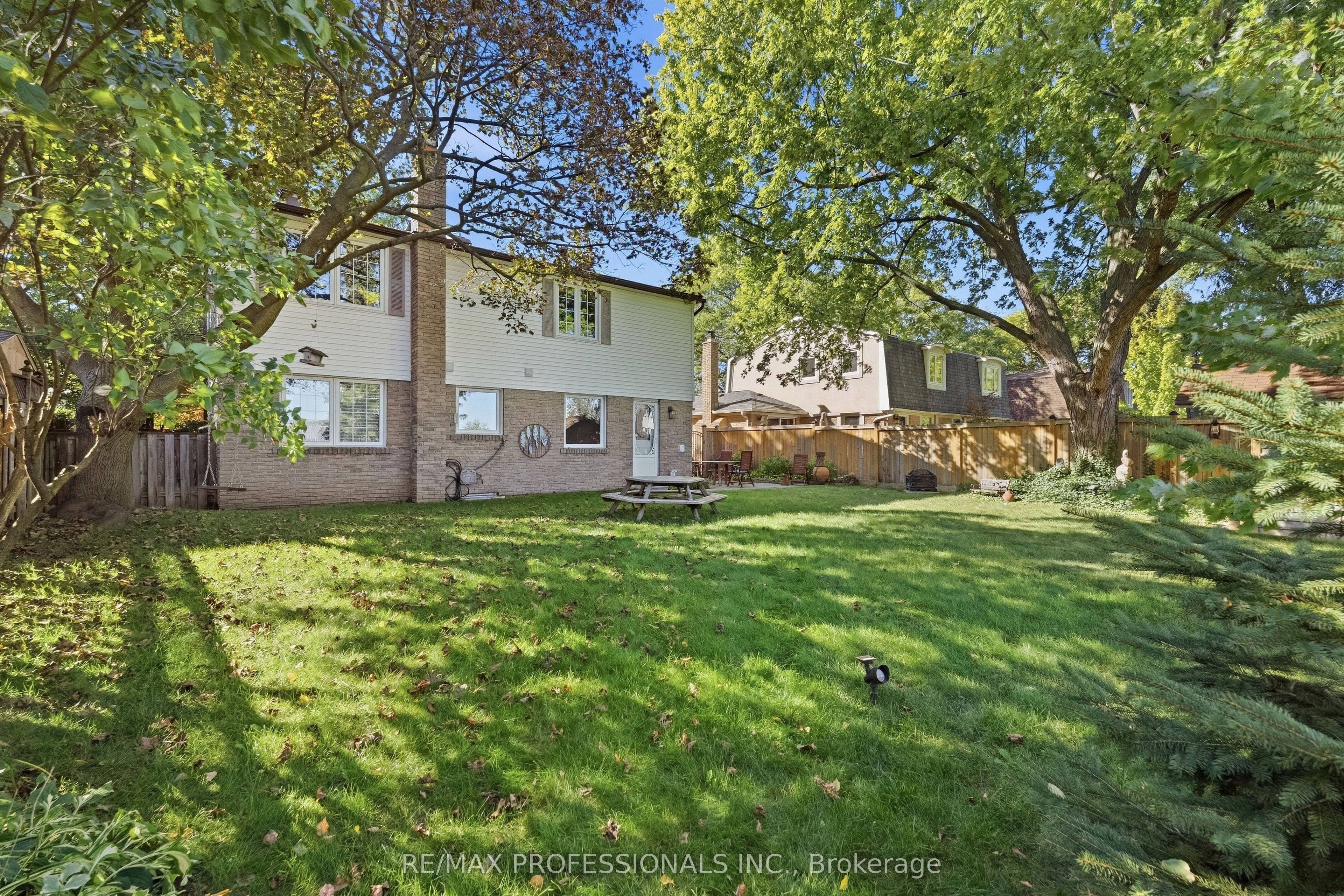 6888 Barrisdale Drive Property Photo 44
