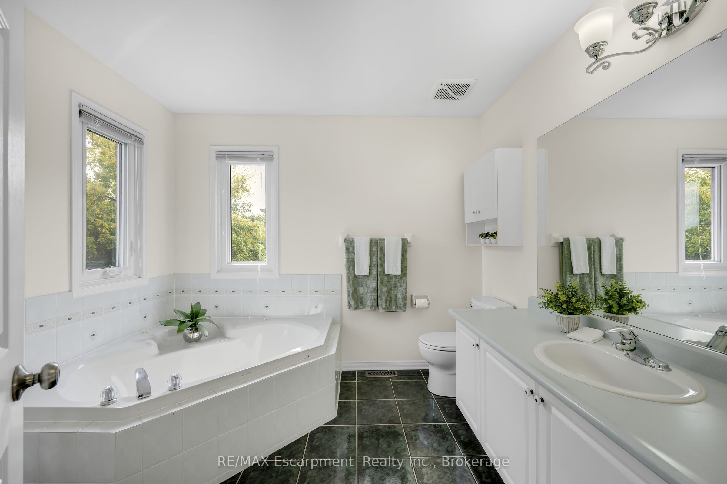 1194 Old Oak Drive Property Photo 19