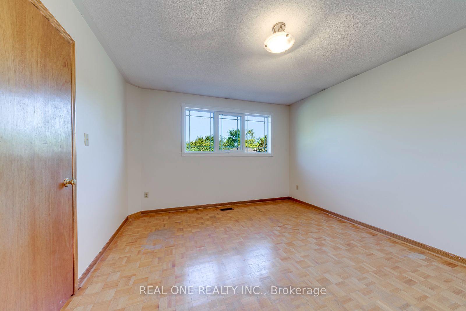 1332 Greenwood Crescent Property Photo 32