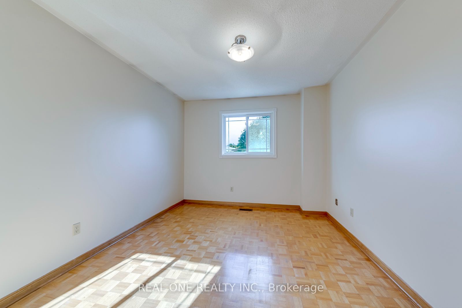 1332 Greenwood Crescent Property Photo 33