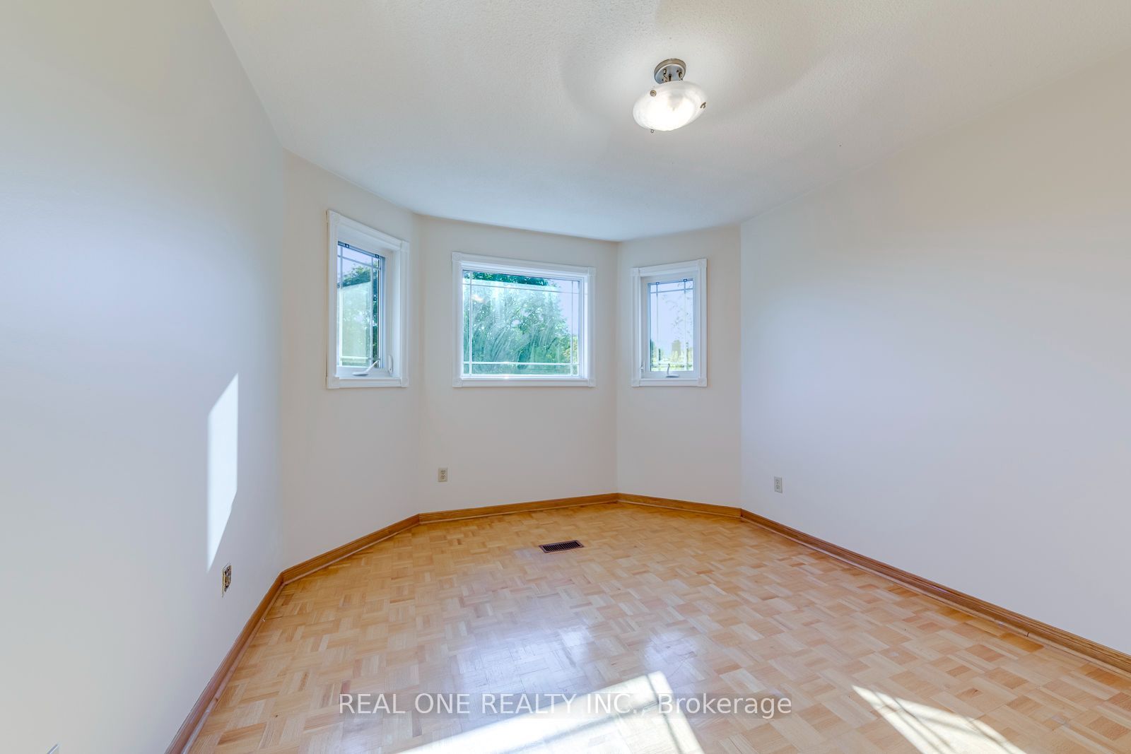 1332 Greenwood Crescent Property Photo 34