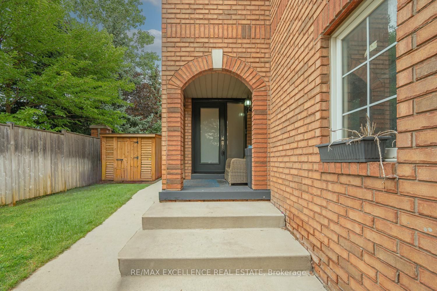 20 Manett Crescent Property Photo 2