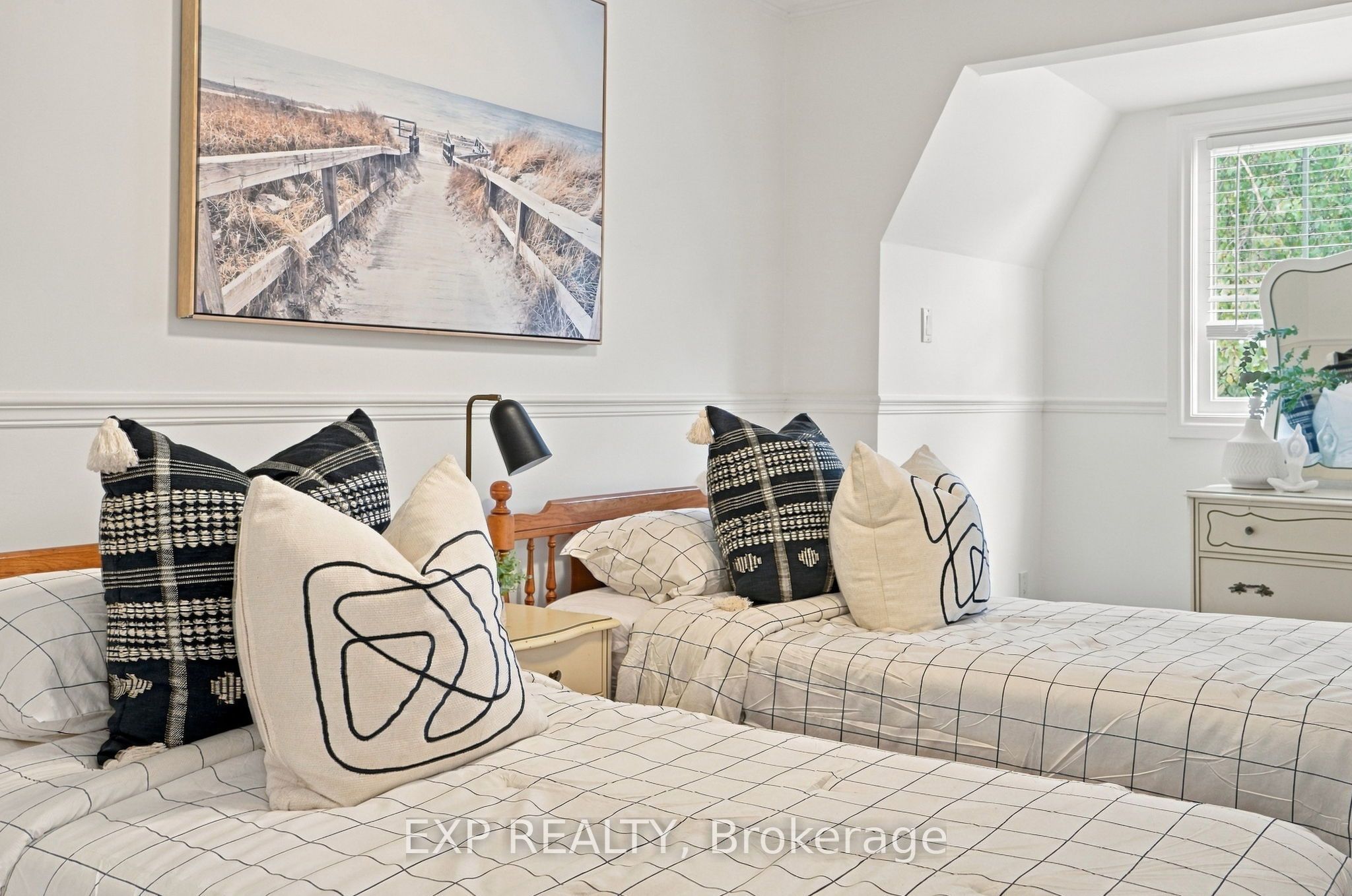 491 Tipperton Crescent Property Photo 27