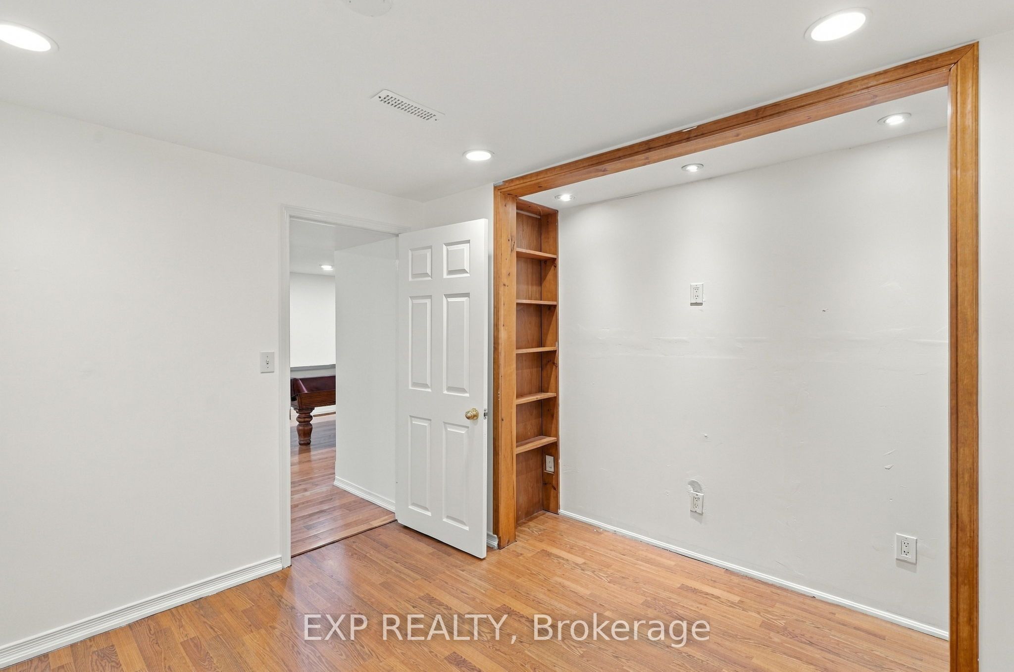 491 Tipperton Crescent Property Photo 39