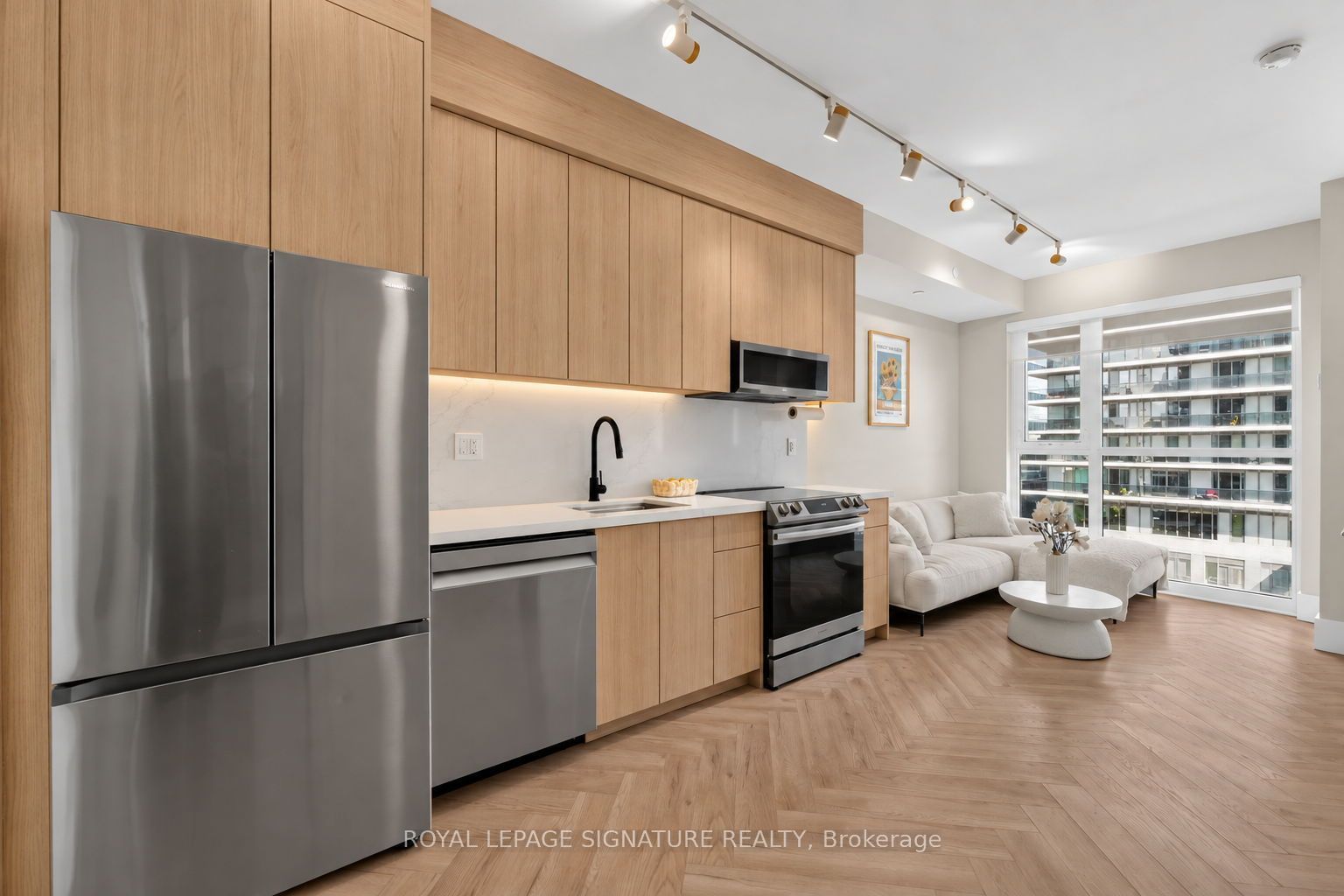 33 Shore Breeze Drive 706 Property Photo 1