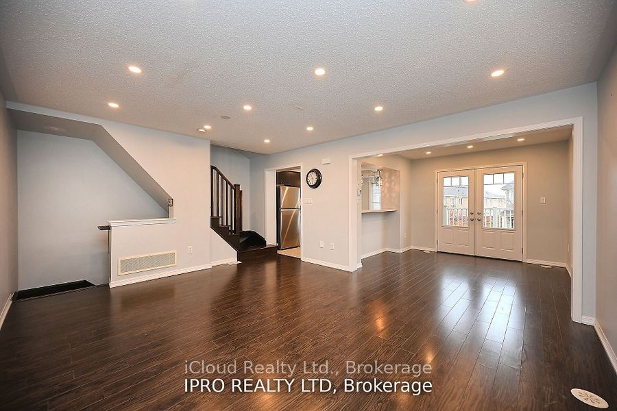 227 Slingsby Landing Property Photo 7