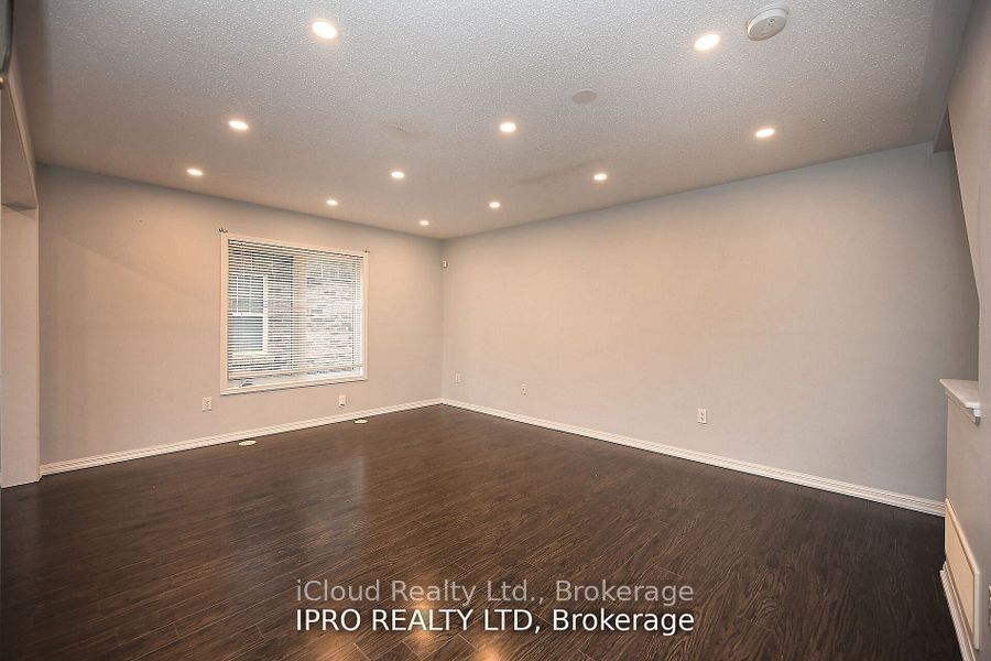 227 Slingsby Landing Property Photo 8
