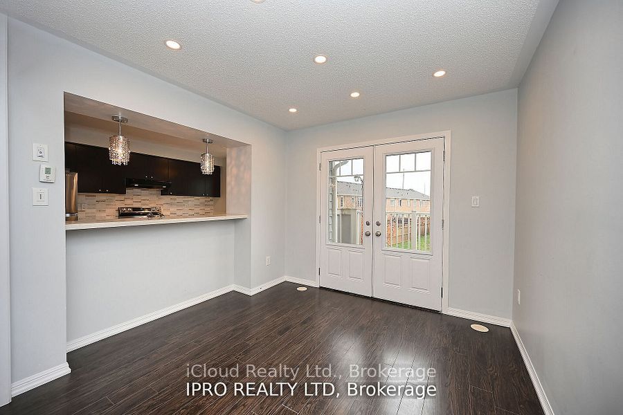 227 Slingsby Landing Property Photo 16