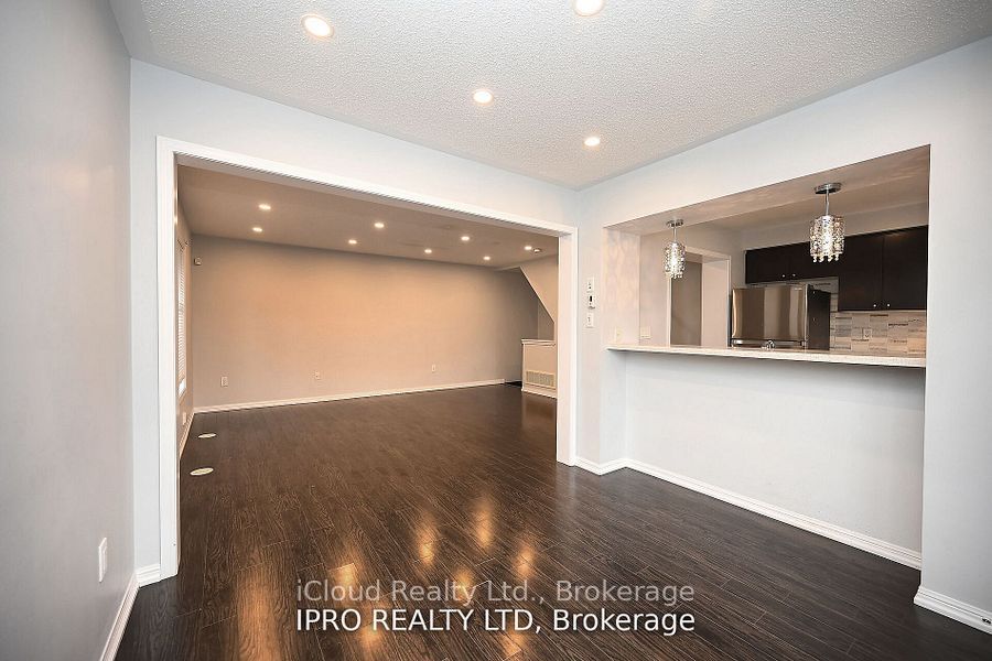 227 Slingsby Landing Property Photo 17