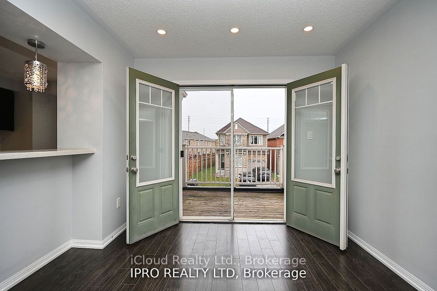 227 Slingsby Landing Property Photo 19