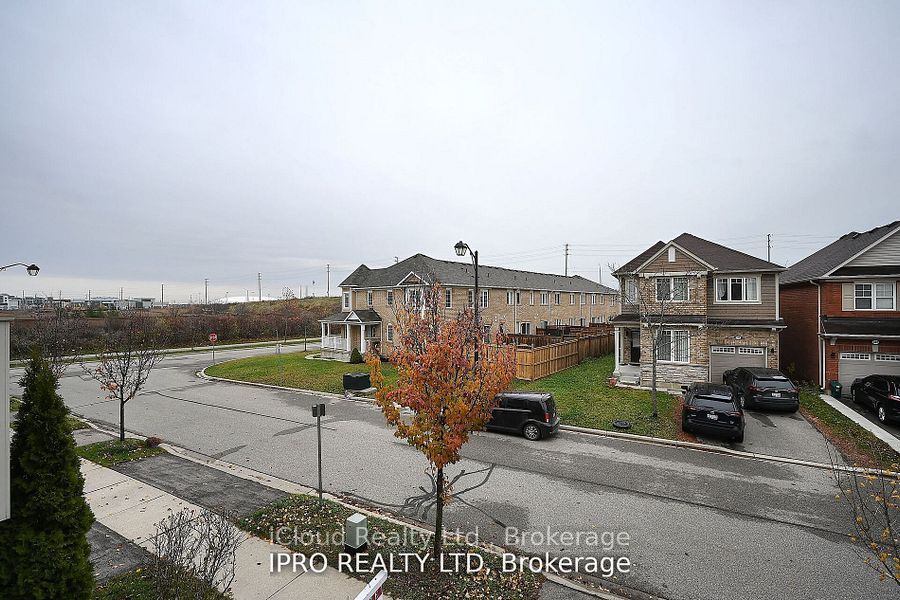 227 Slingsby Landing Property Photo 21