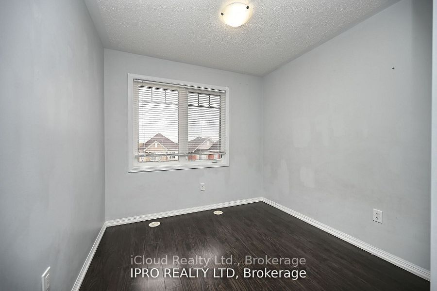 227 Slingsby Landing Property Photo 25