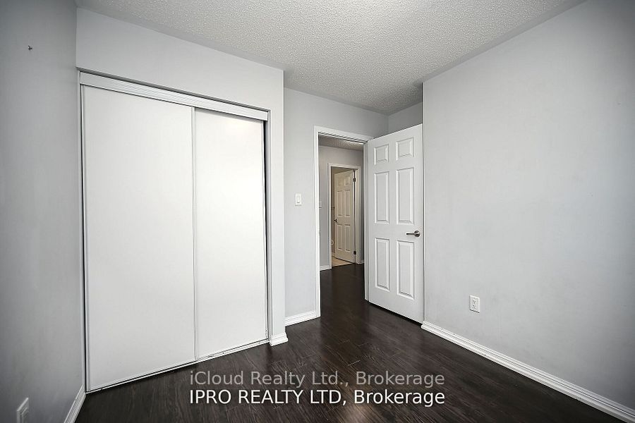227 Slingsby Landing Property Photo 26