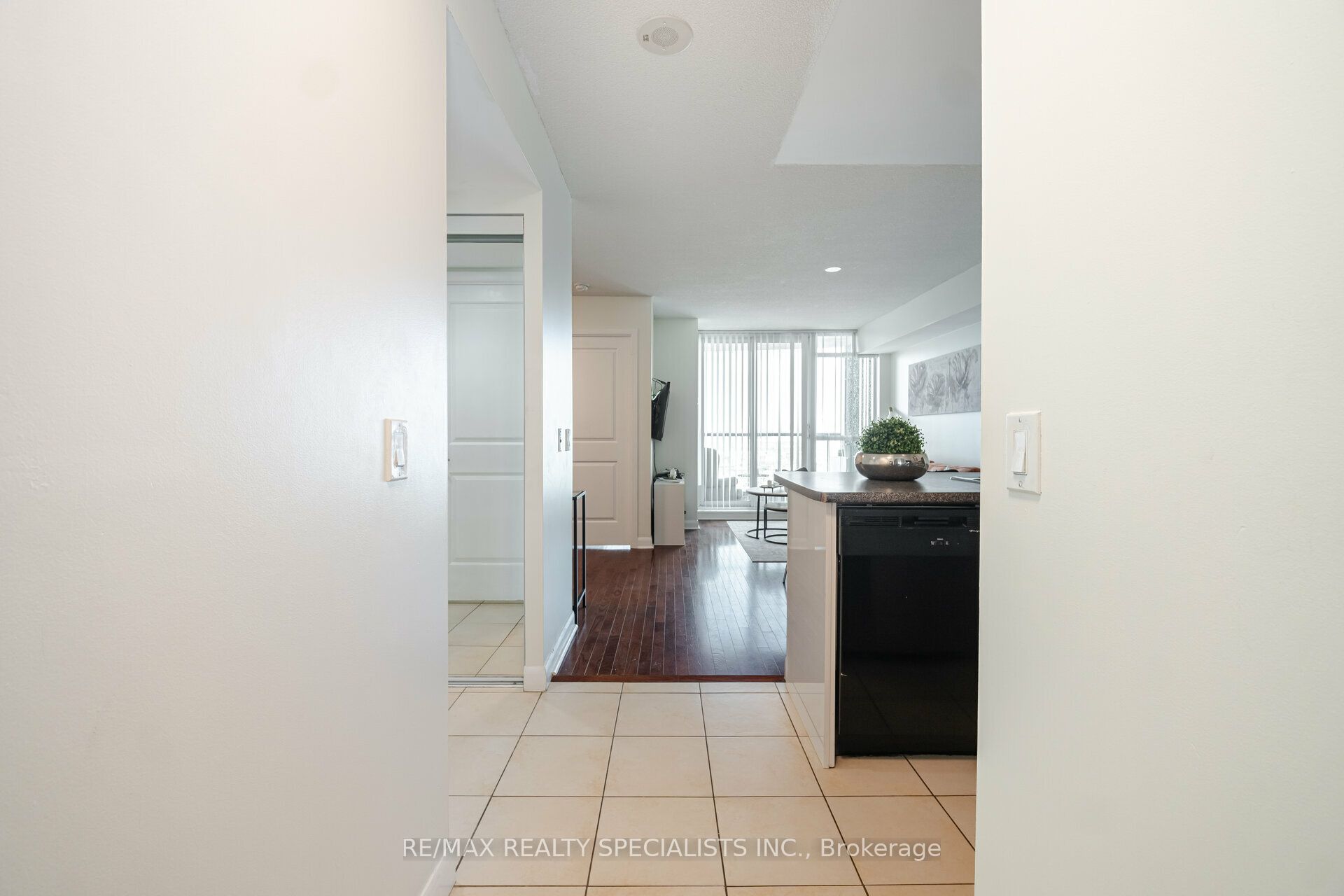 235 Sherway Gardens Road 1609 Property Photo 6