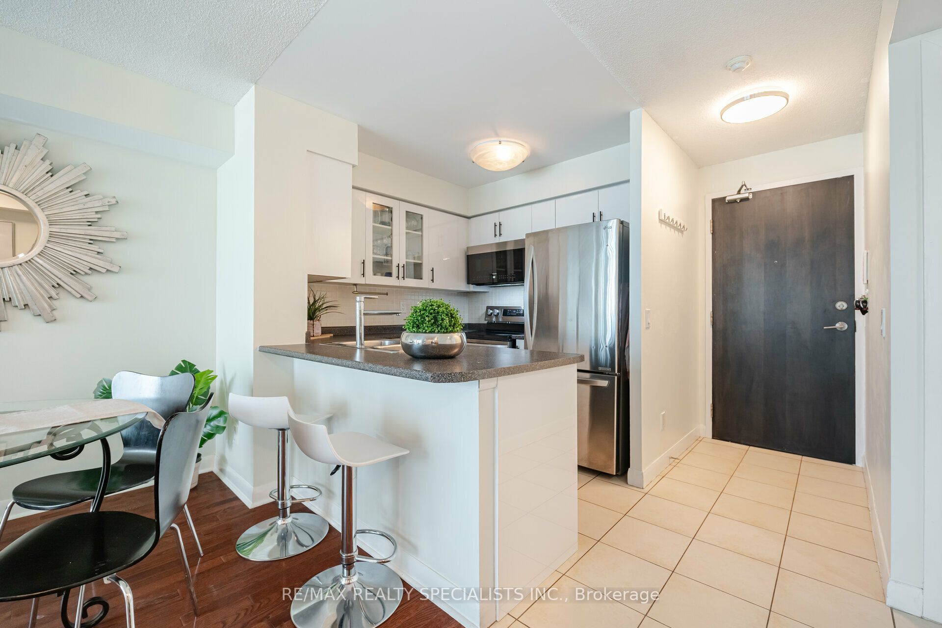 235 Sherway Gardens Road 1609 Property Photo 7
