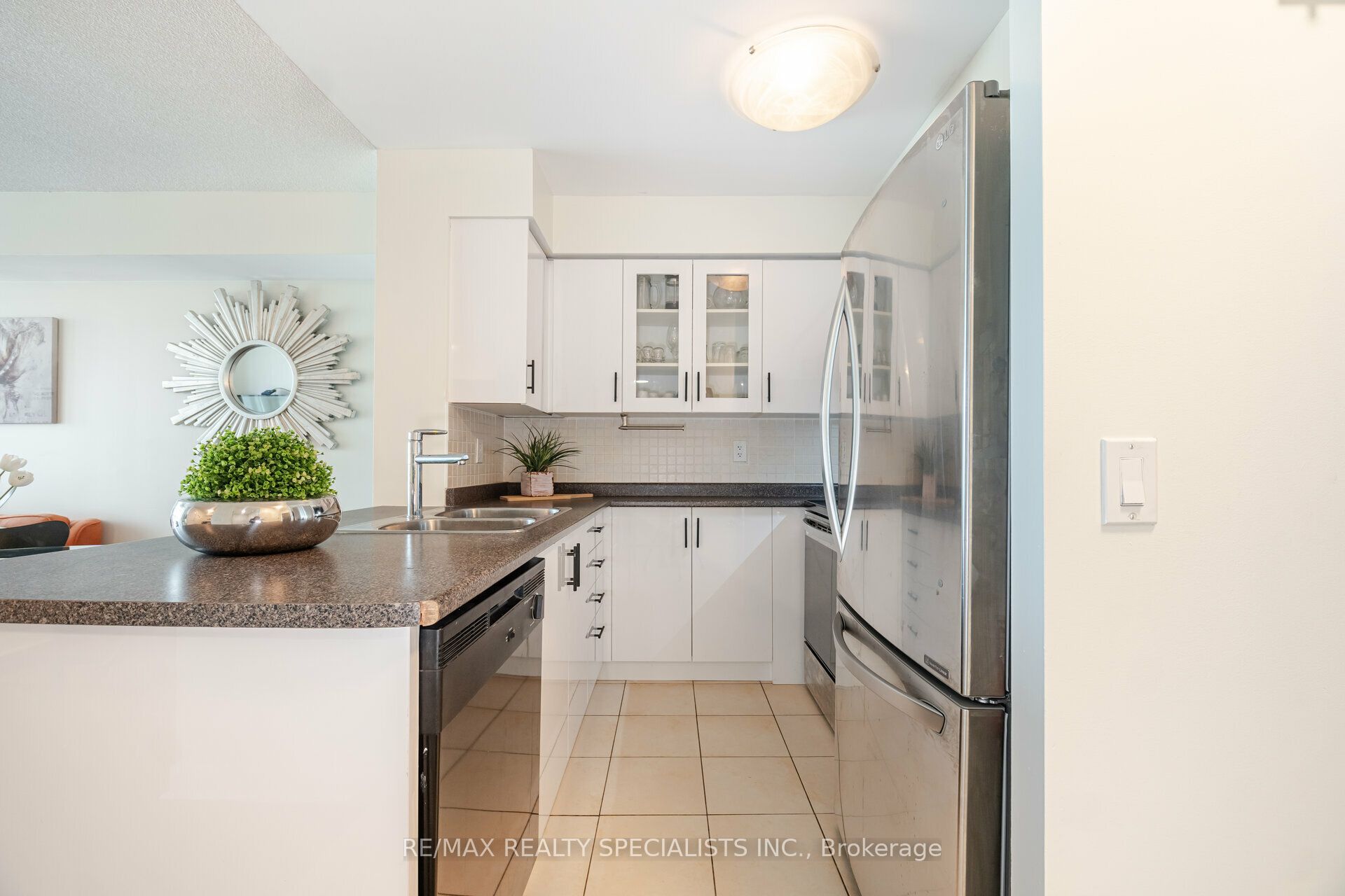 235 Sherway Gardens Road 1609 Property Photo 8