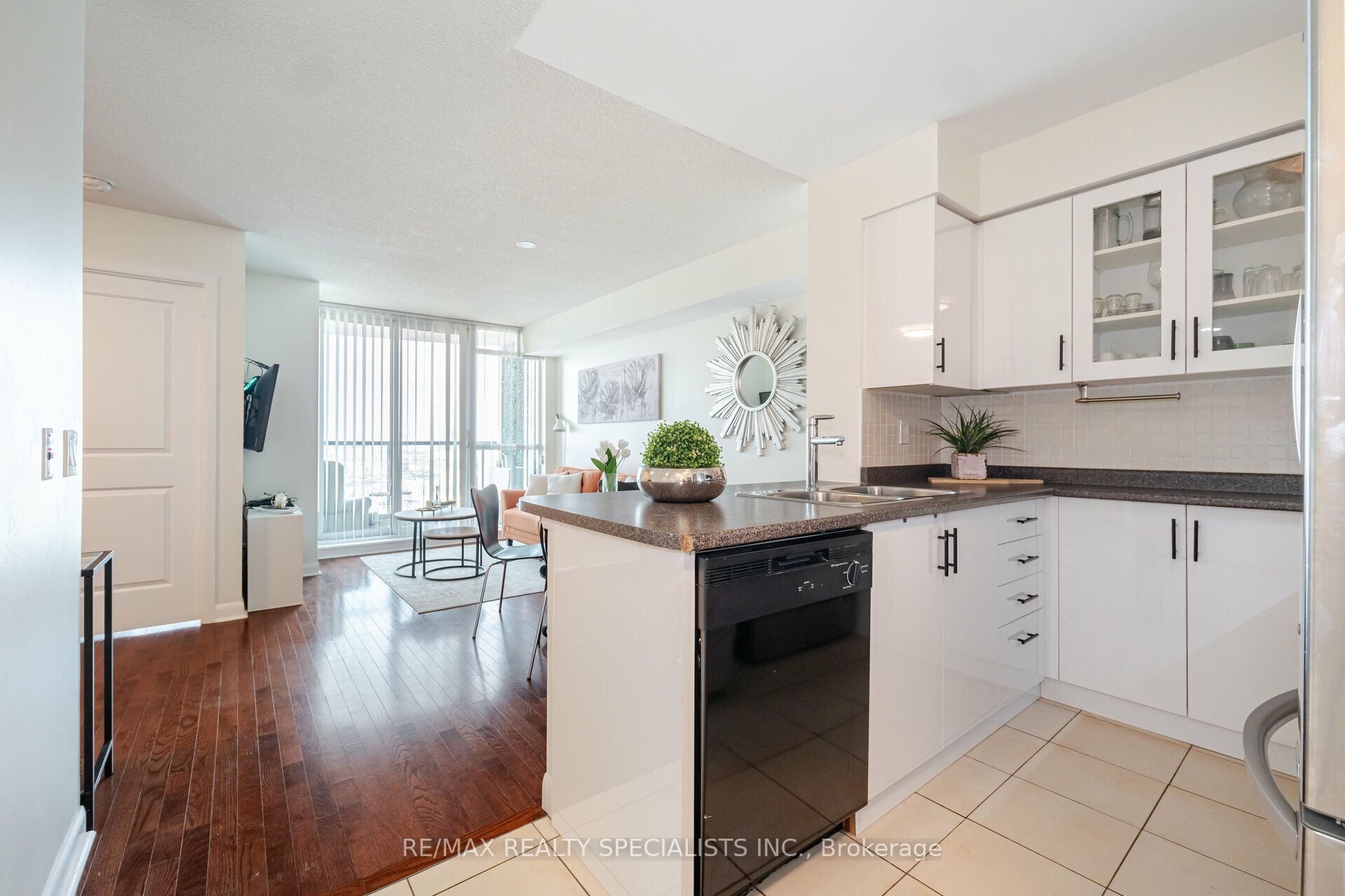 235 Sherway Gardens Road 1609 Property Photo 9
