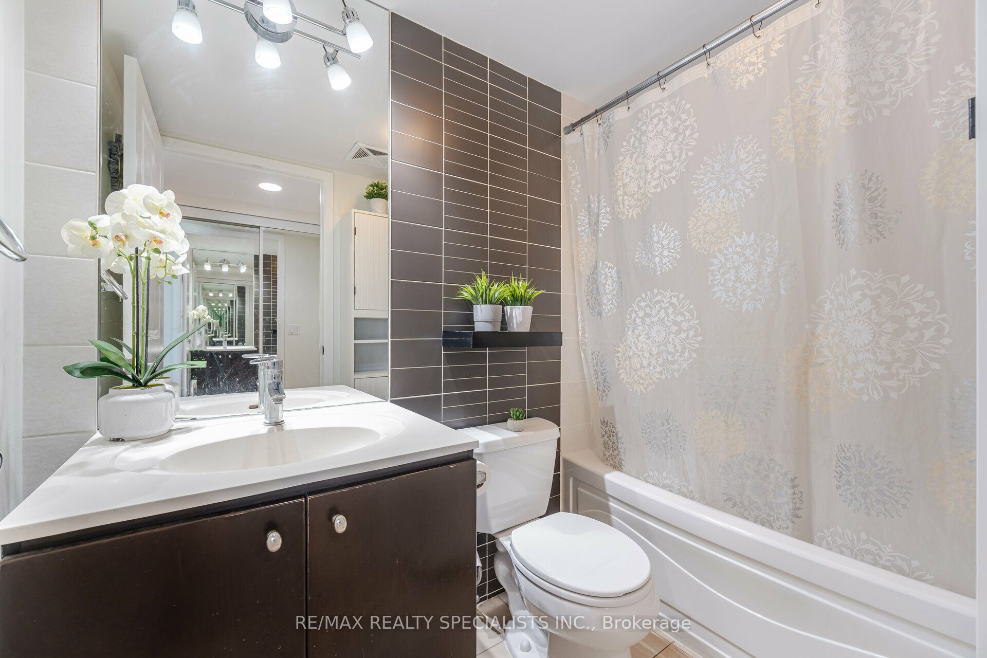 235 Sherway Gardens Road 1609 Property Photo 24