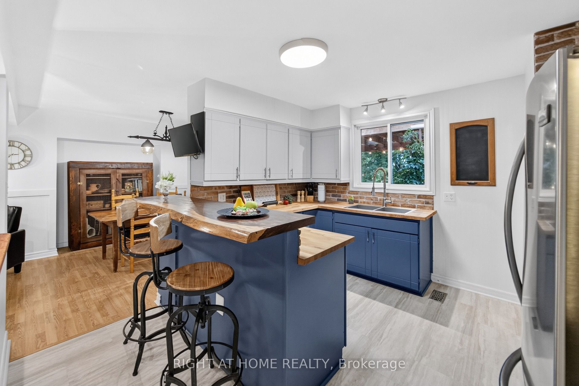 11749 Tenth Line Property Photo 8