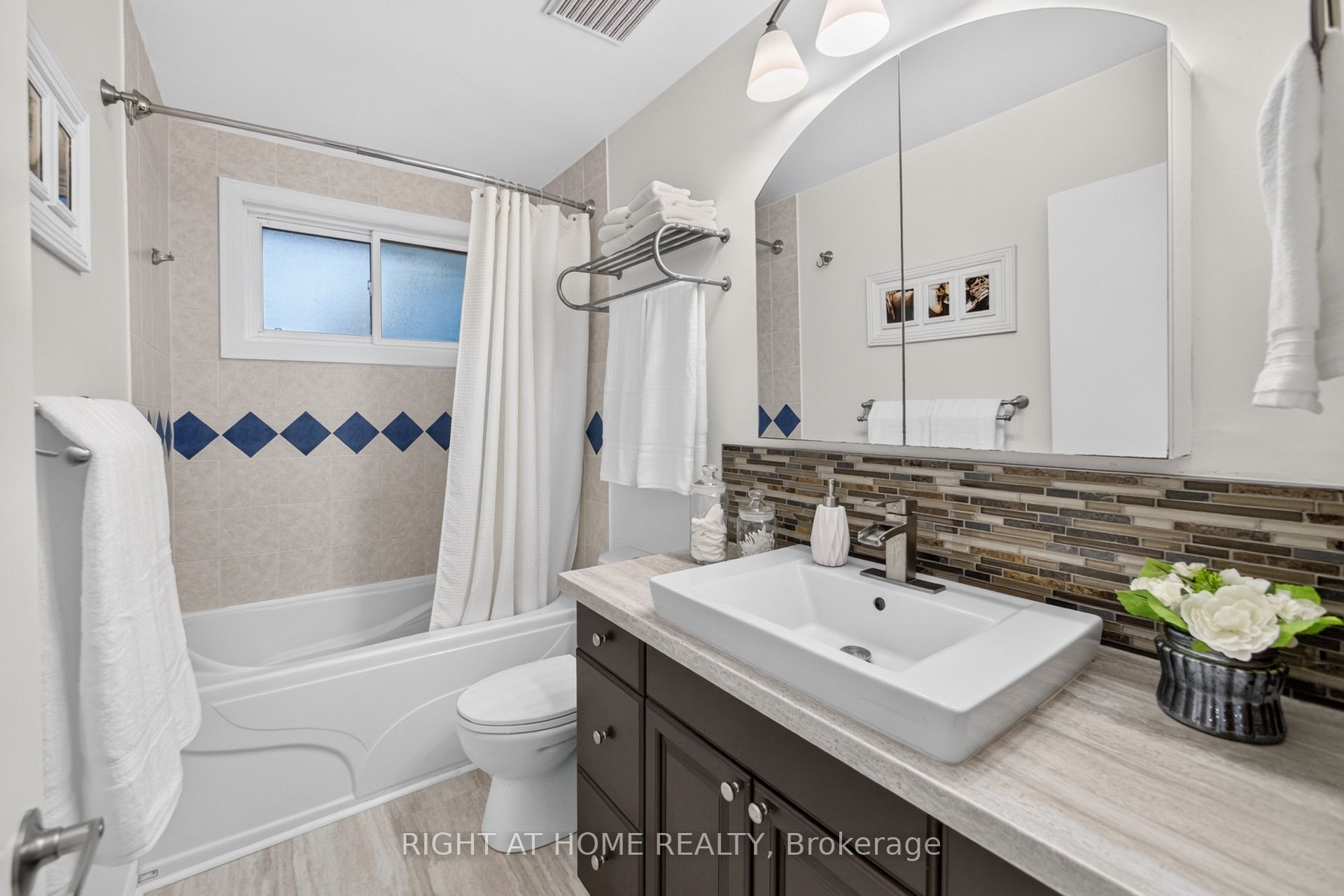 11749 Tenth Line Property Photo 19