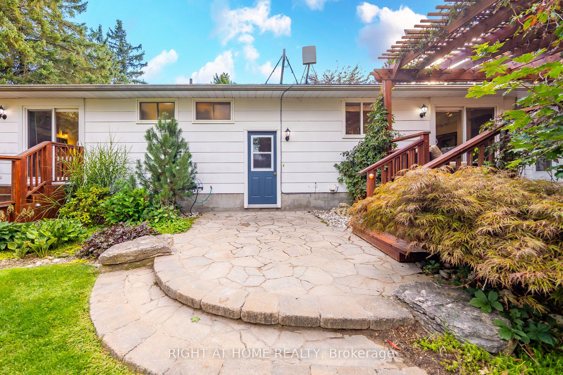 11749 Tenth Line Property Photo 30