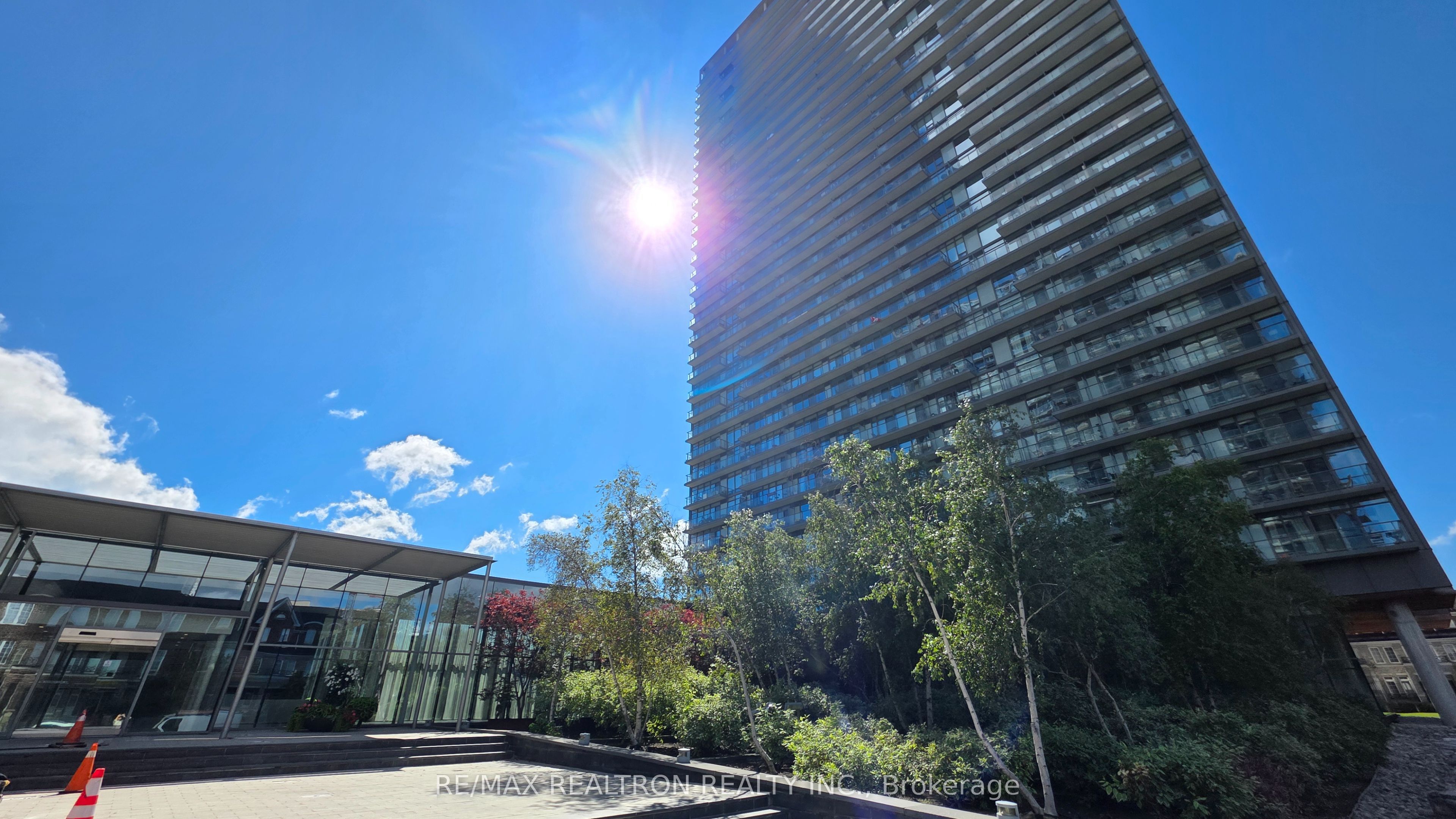 105 The Queensway Avenue 607 Property Photo 1