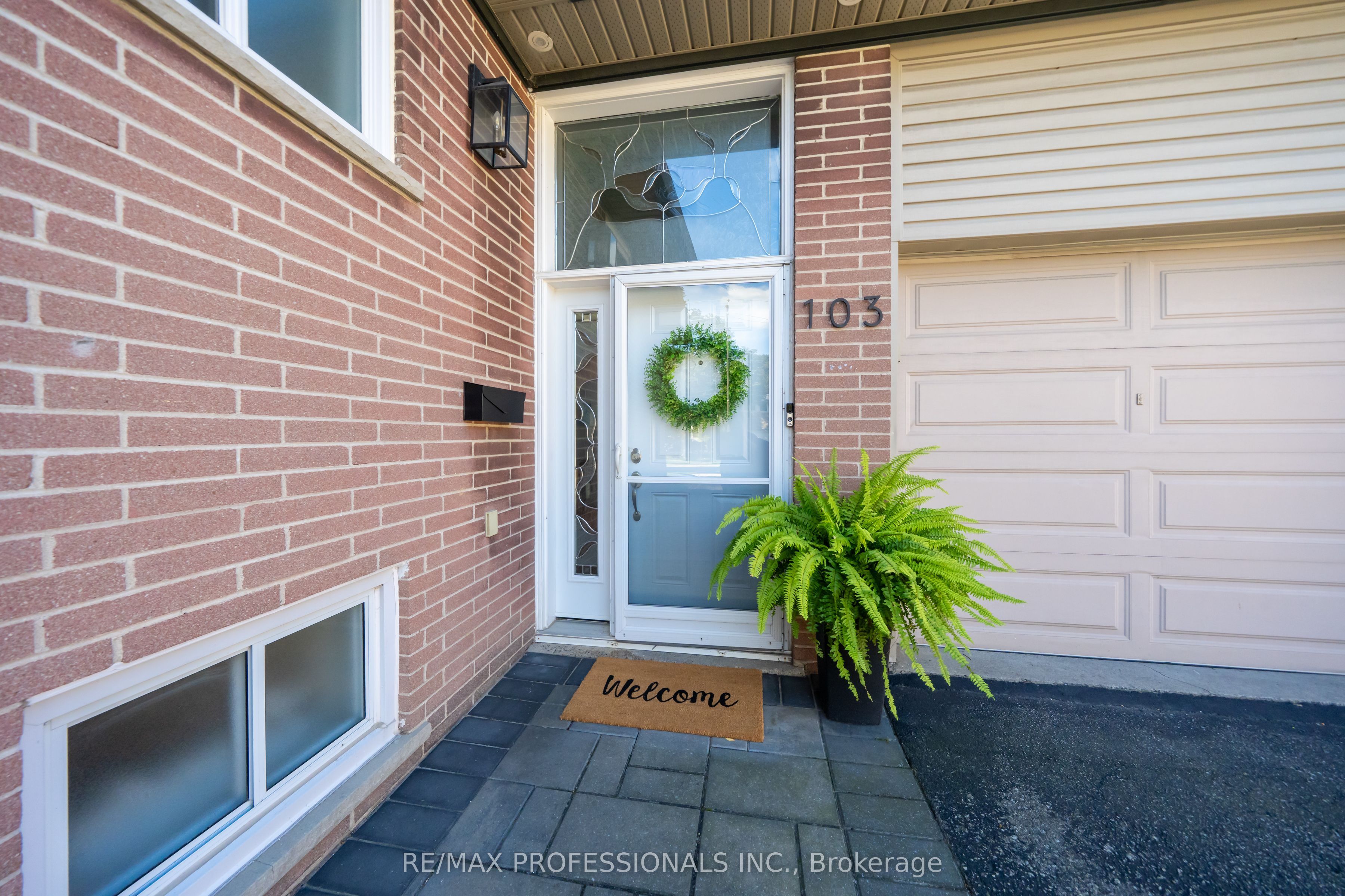 103 West Deane Park Drive Property Photo 3