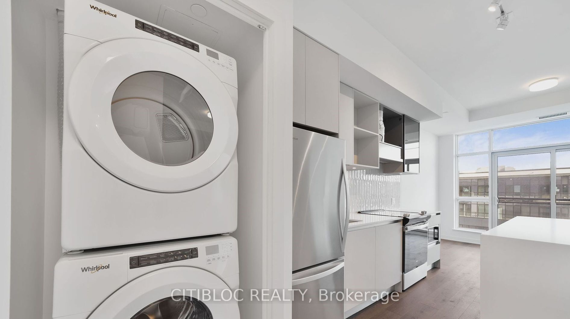 405 Dundas Street W Ph09 Property Photo 16