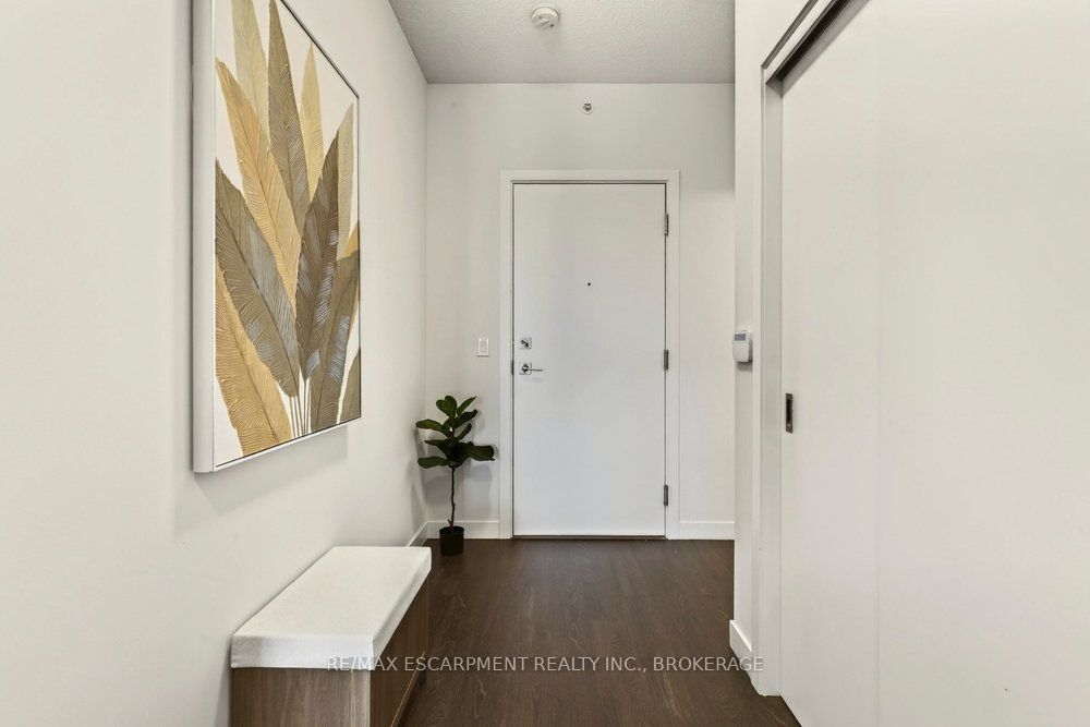 2087 Fairview Street 702 Property Photo 2