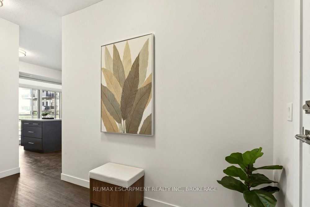2087 Fairview Street 702 Property Photo 3
